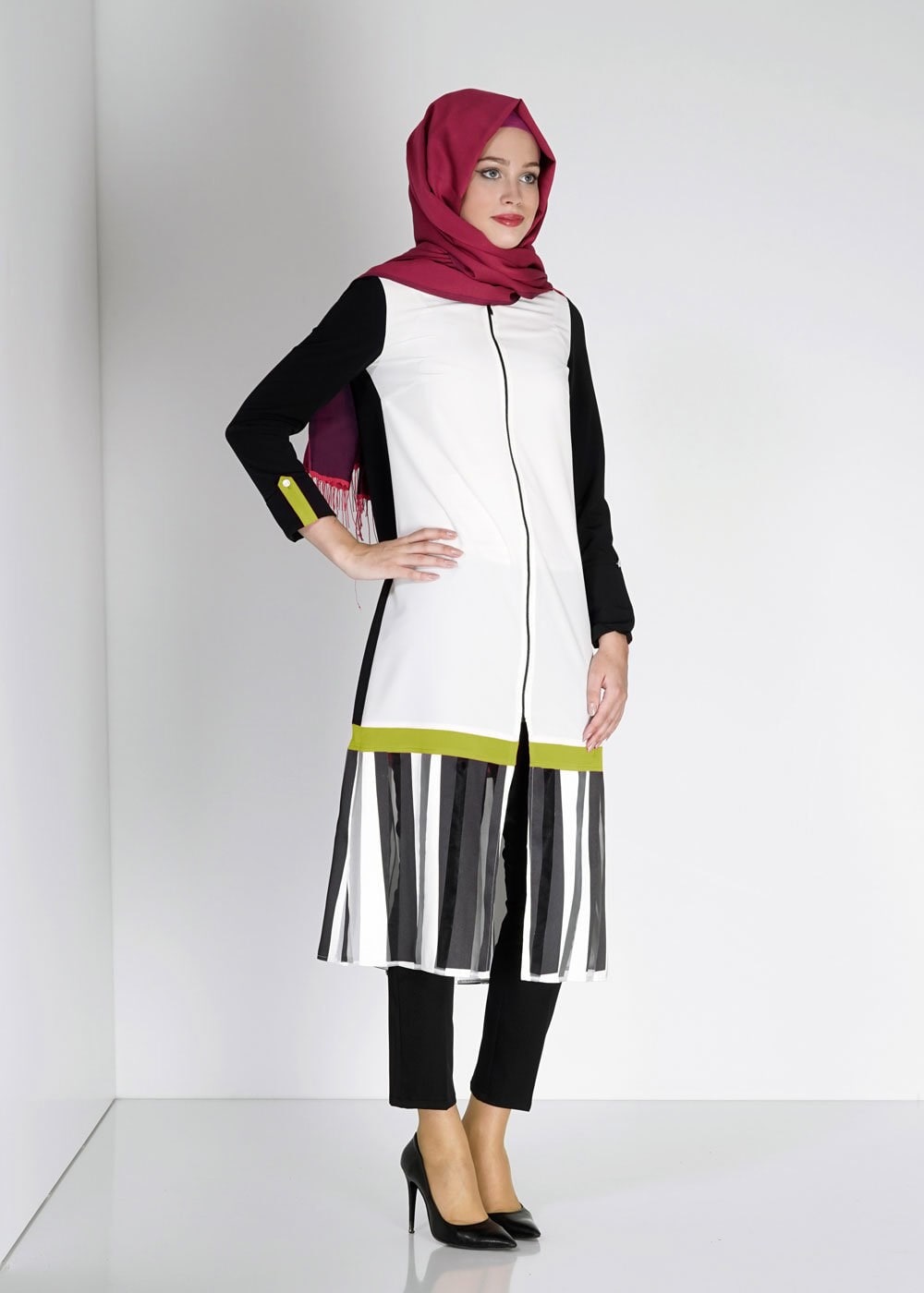 Tesettür giyim SİYAH ÇİZGİLİ DÜĞME DETAYLI TUNİK 4925