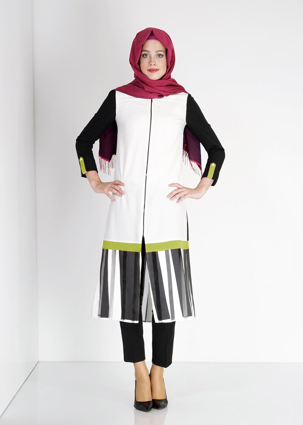 Tesettür giyim SİYAH ÇİZGİLİ DÜĞME DETAYLI TUNİK 4925