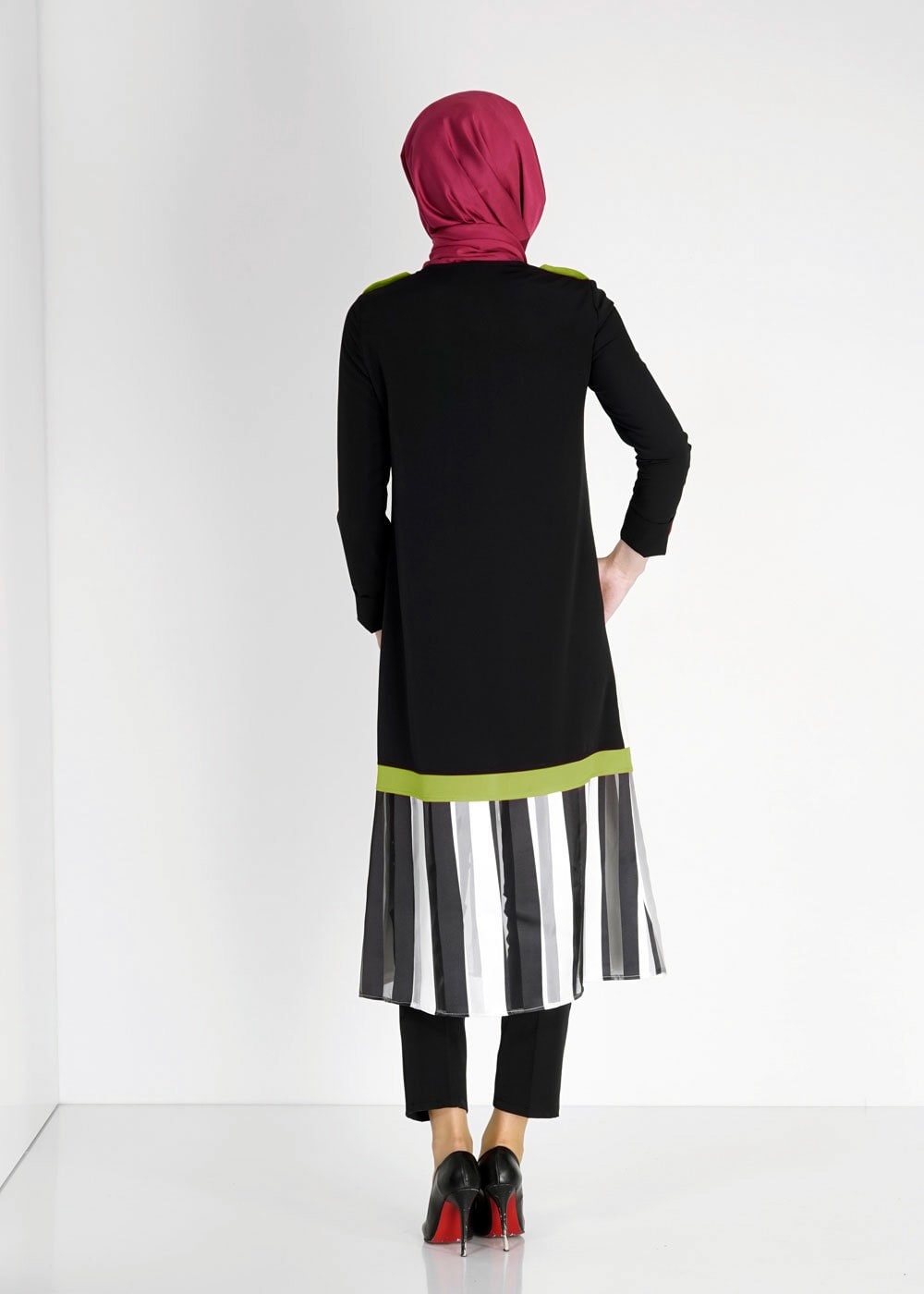 Tesettür giyim SİYAH ÇİZGİLİ DÜĞME DETAYLI TUNİK 4925