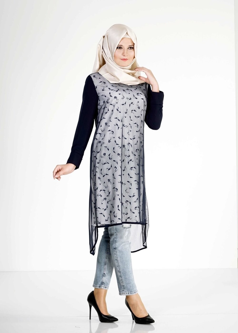 Tesettür giyim BEJ DESENLİ TÜL DETAYLI TUNİK 4956