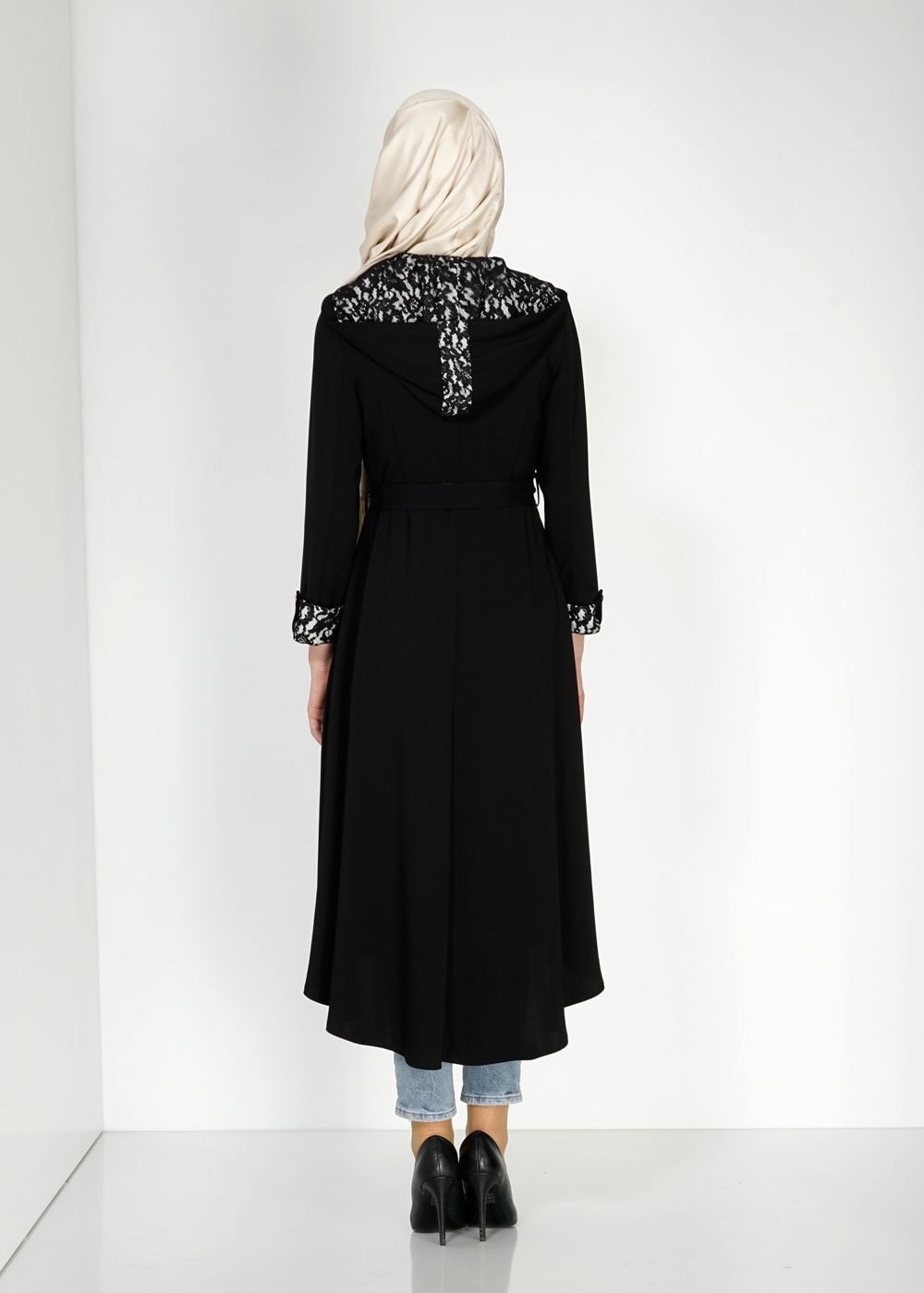 Tesettür giyim SİYAH DANTEL DETAYLI KAPÜŞONLU TRENÇKOT 1436