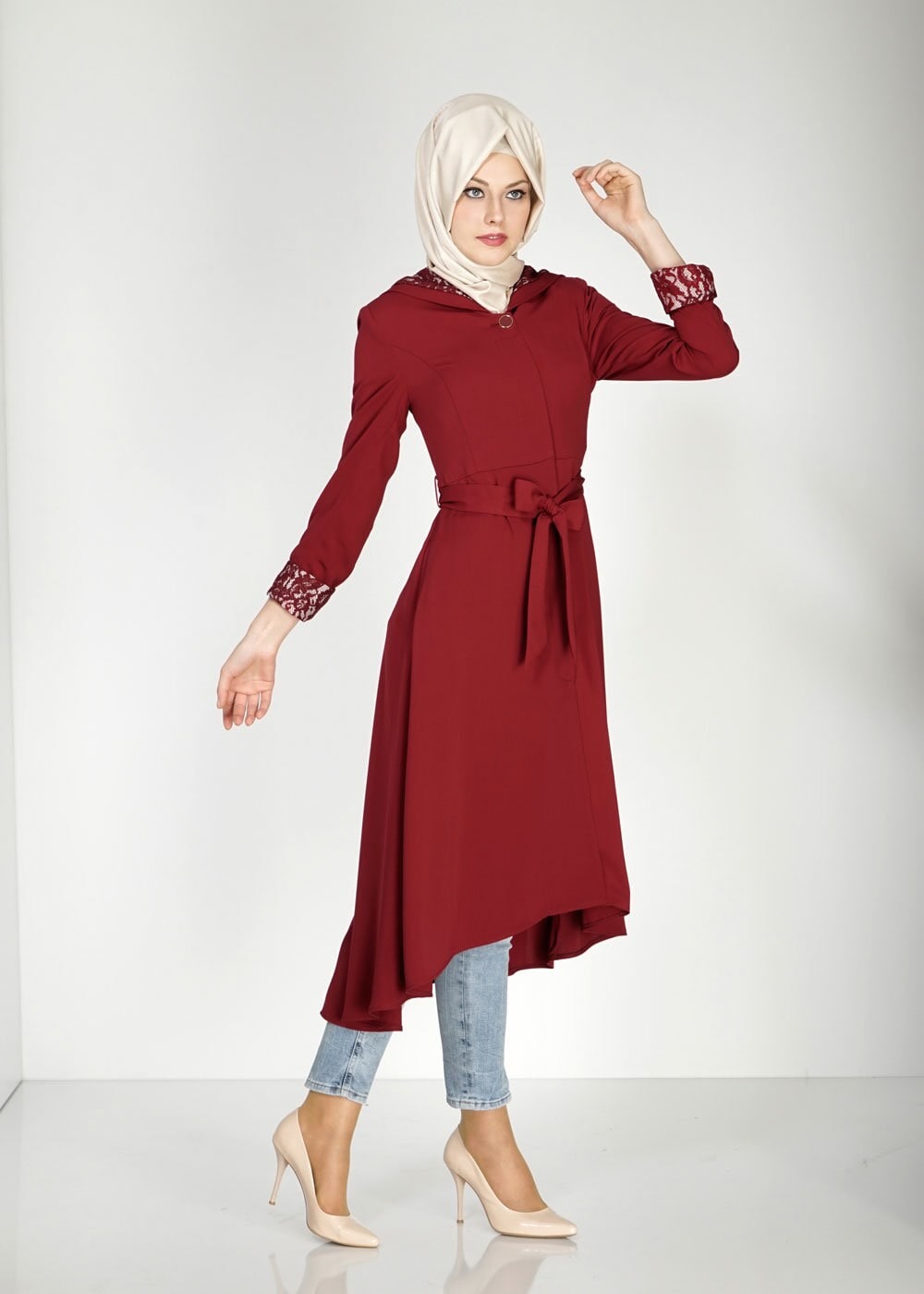 Tesettür giyim BORDO DANTEL DETAYLI KAPÜŞONLU TRENÇKOT 1436