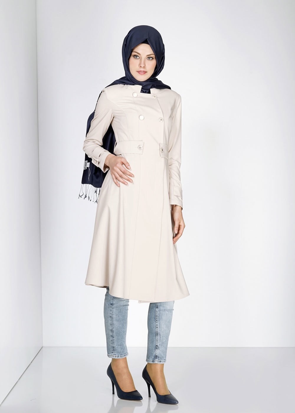 Tesettür giyim BEJ ARKASI FERMUAR DETAYLI TRENÇKOT 1467