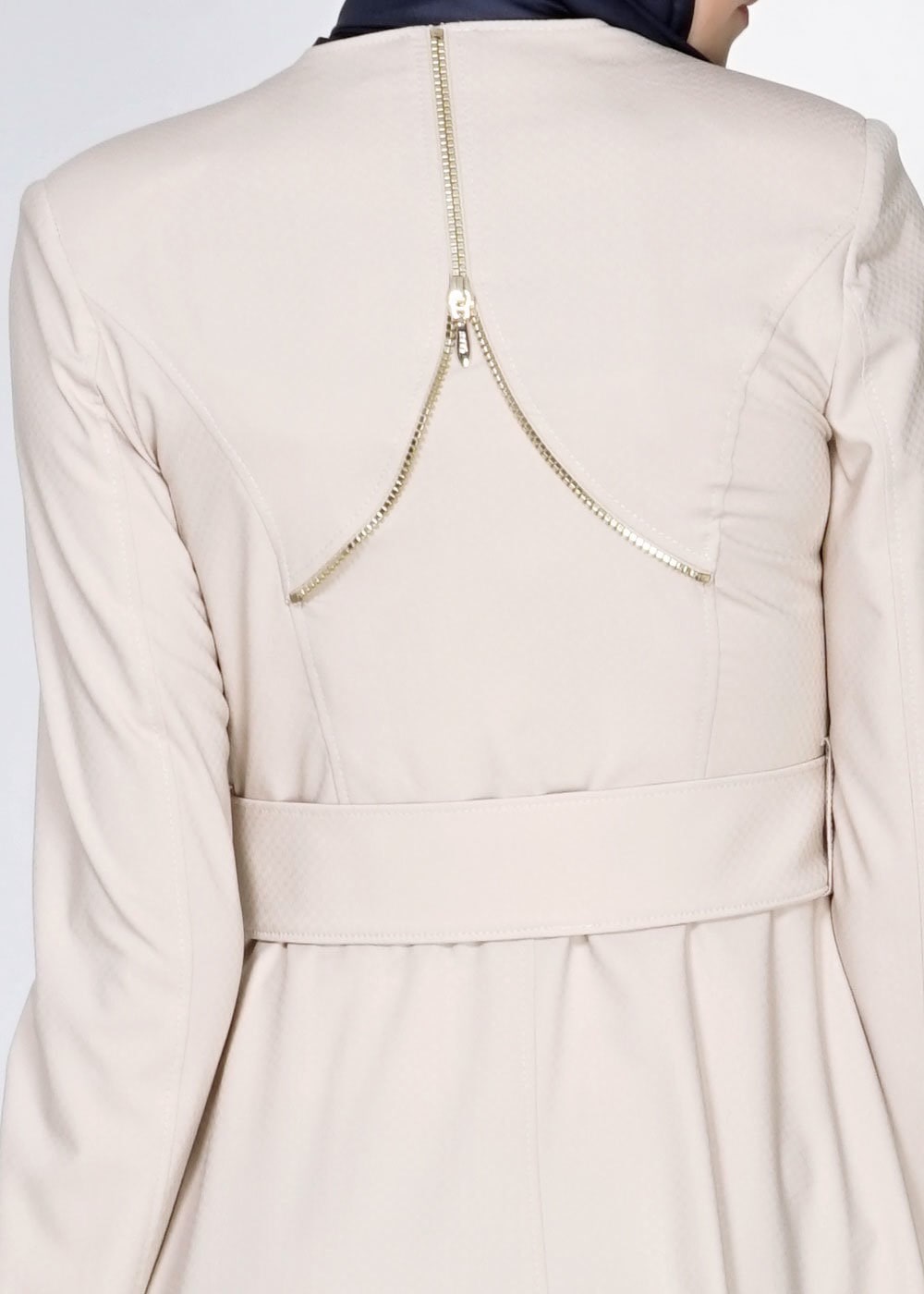 Tesettür giyim BEJ ARKASI FERMUAR DETAYLI TRENÇKOT 1467