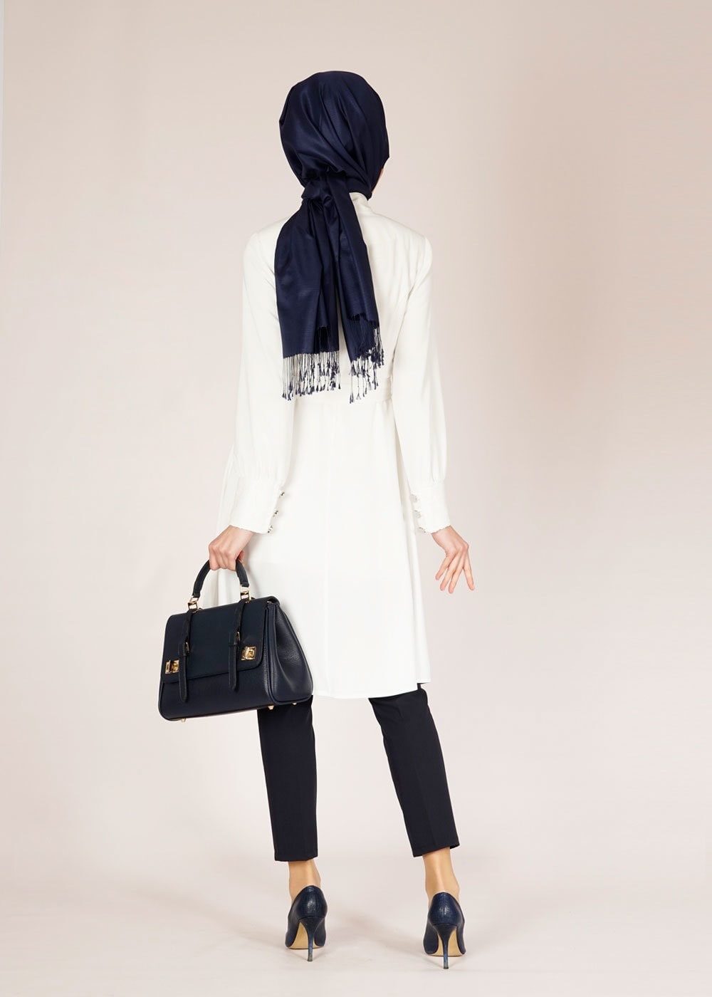 Tesettür giyim BEYAZ İŞLEME DETAYLI DÜĞMELİ TRENÇKOT 1504