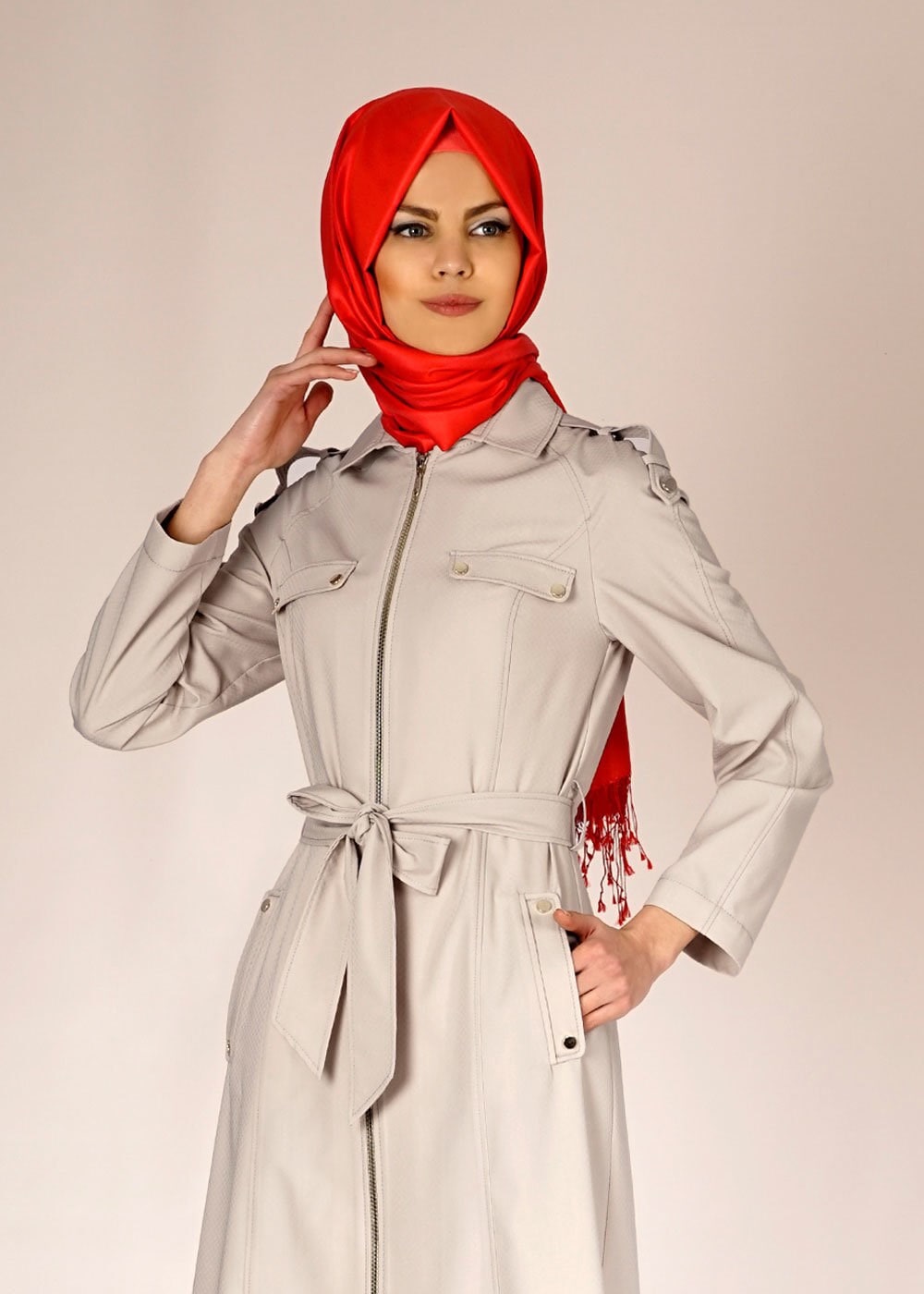 Tesettür giyim BEJ FERMUARLI CEP DETAYLI TRENÇKOT 1515