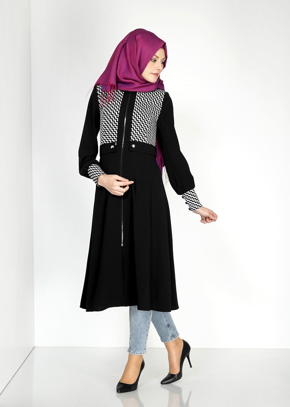 Tesettür giyim SİYAH ZİKZAK DESENLİ DÜĞME DETAYLI TRENÇKOT 1563