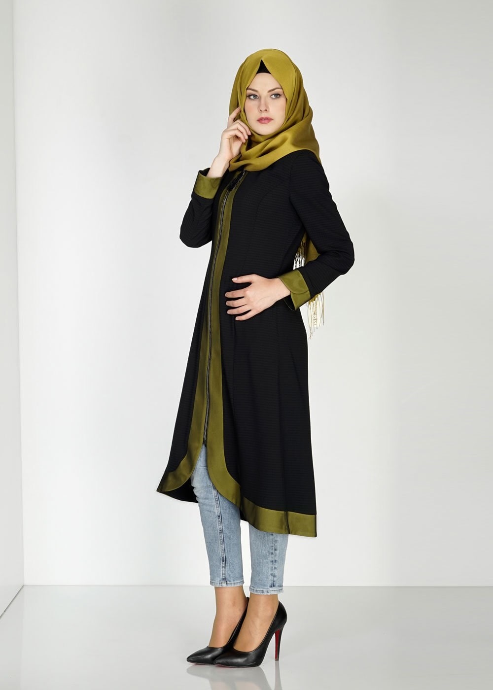 Tesettür giyim SİYAH FERMUARLI KENDİNDEN DESENLİ TRENÇKOT 1575