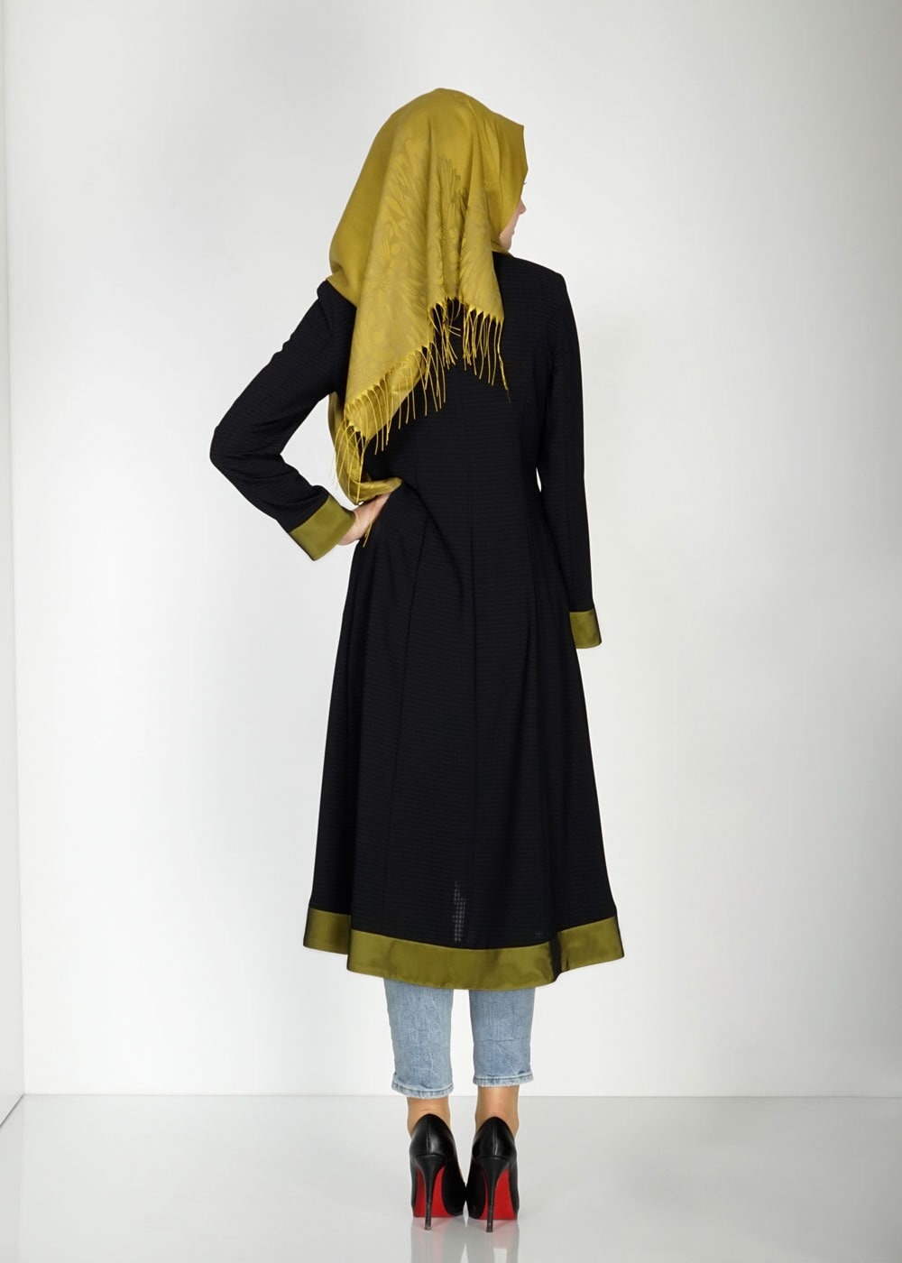 Tesettür giyim SİYAH FERMUARLI KENDİNDEN DESENLİ TRENÇKOT 1575