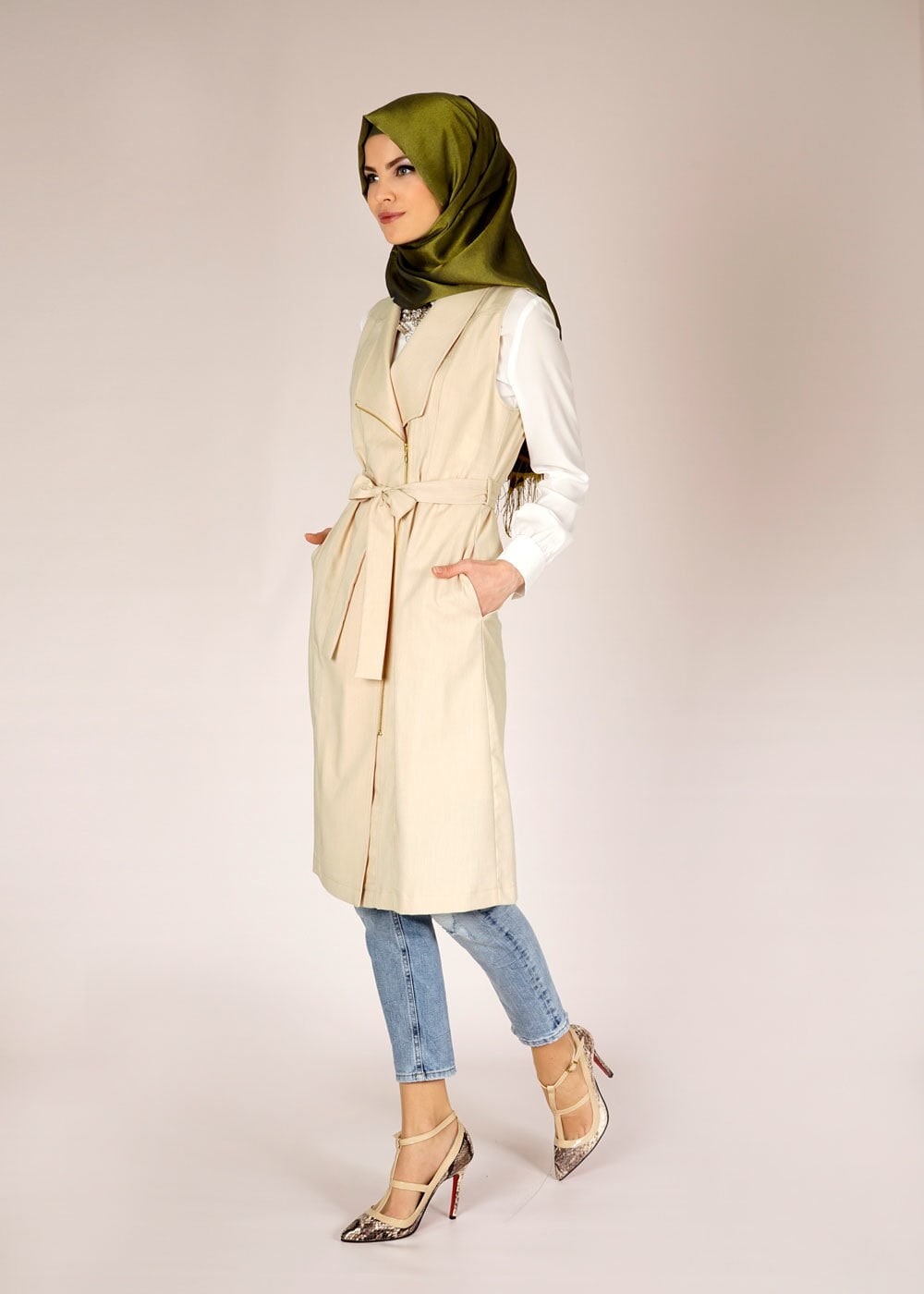 Tesettür giyim BEJ BELİ KUŞAKLI KRUVAZE YAKA FERMUARLI YELEK 4685 