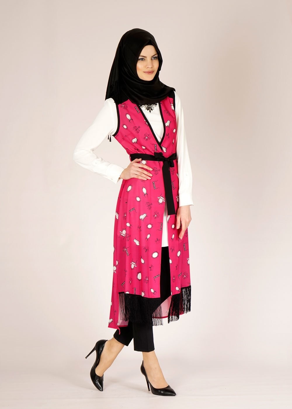 Tesettür giyim FUŞYA DESENLİ PÜSKÜL DETAYLI YELEK 4695
