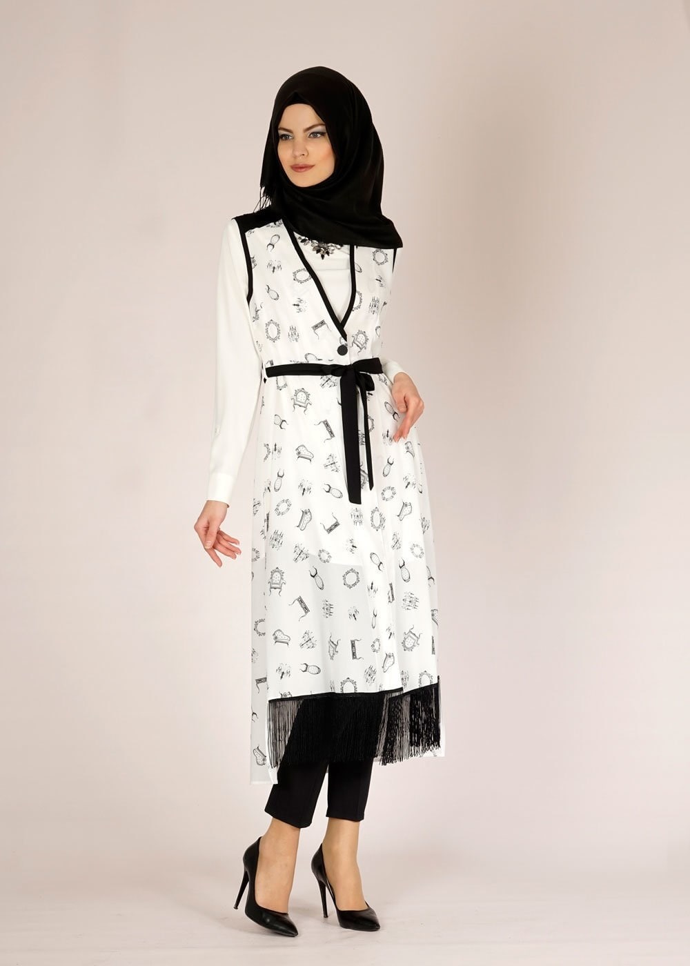 Tesettür giyim BEYAZ DESENLİ PÜSKÜL DETAYLI YELEK 4695
