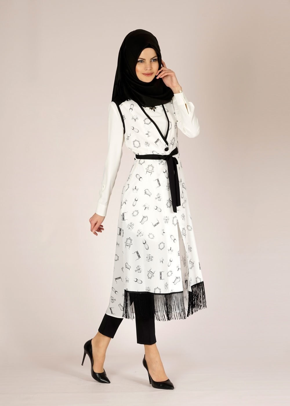 Tesettür giyim BEYAZ DESENLİ PÜSKÜL DETAYLI YELEK 4695