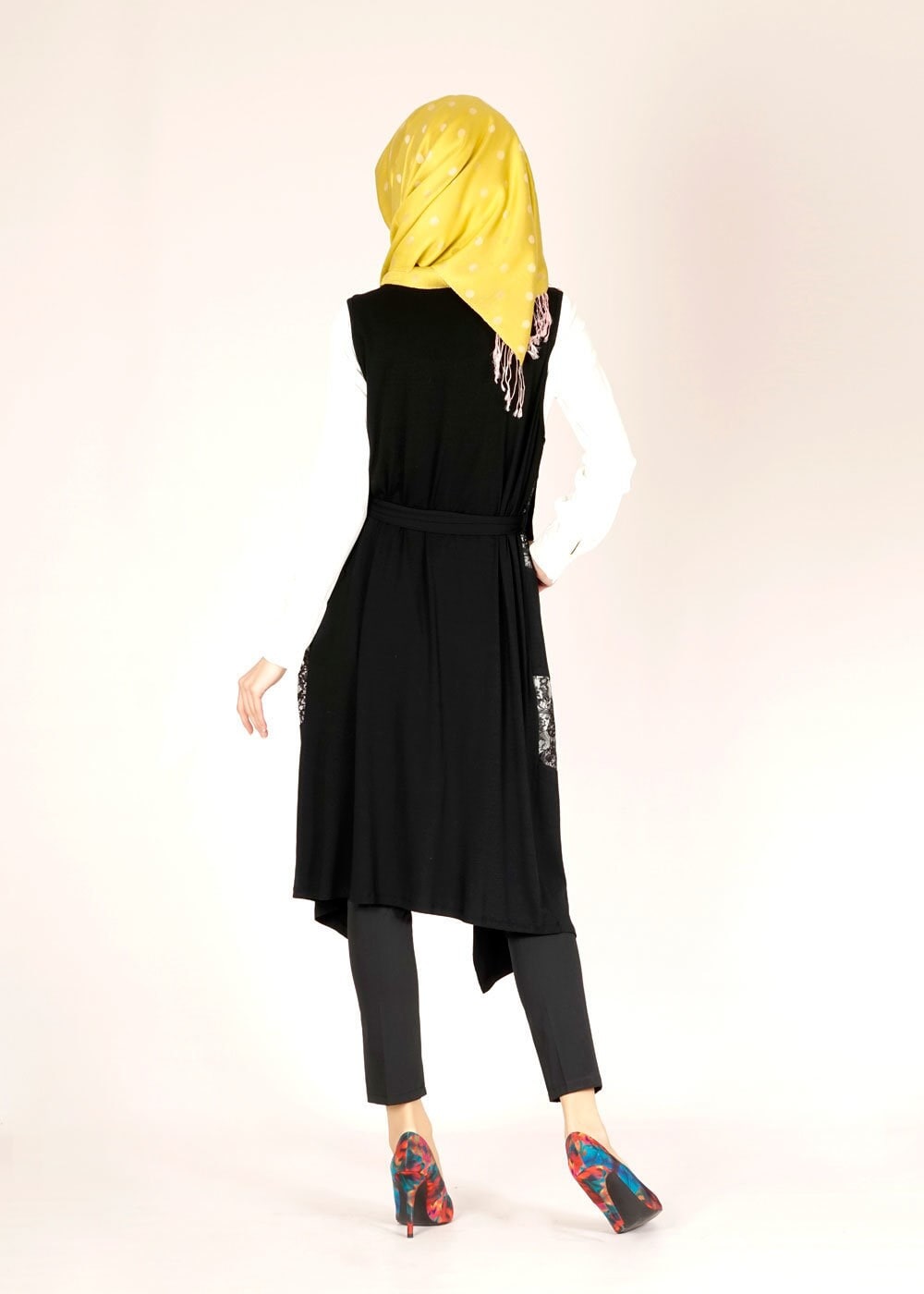 Tesettür giyim SİYAH DANTEL DETAYLI ASİMETRİK KESİM YELEK 4740