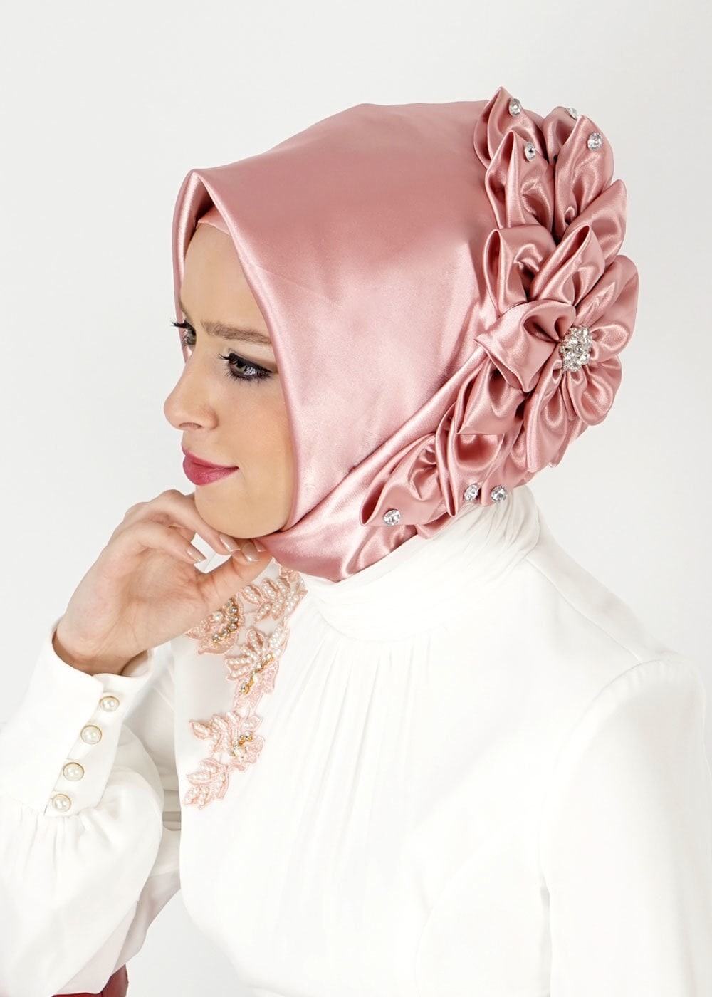 Tesettür giyim PUDRA ALVİNA BÜZGÜLÜ SATEN HAZIR EŞARP 106115