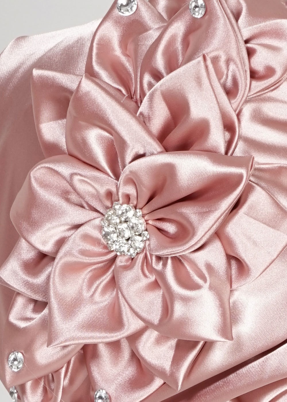 Tesettür giyim PUDRA ALVİNA BÜZGÜLÜ SATEN HAZIR EŞARP 106115