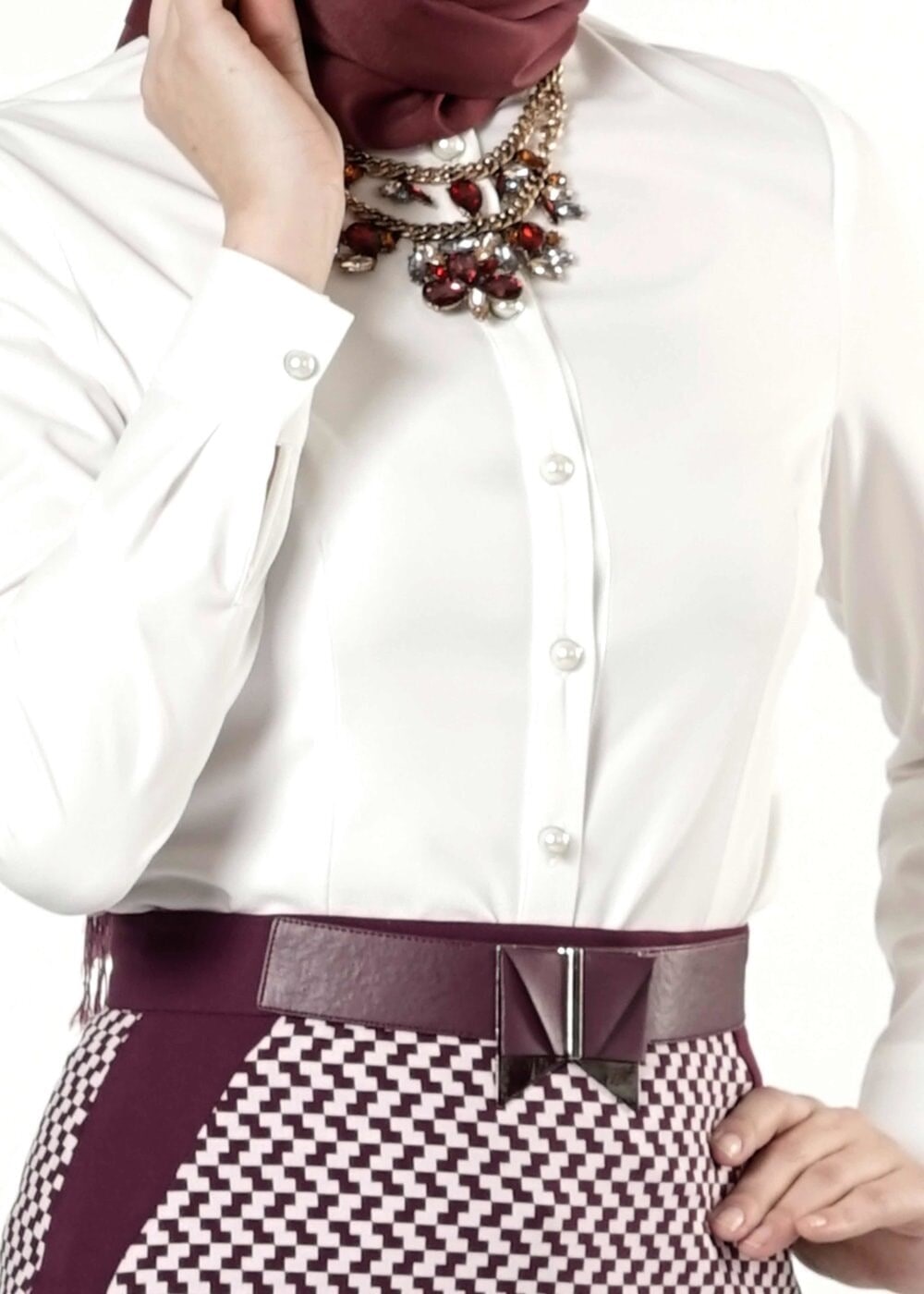 Tesettür giyim BEYAZ DÜĞMELİ BLUZ 4104 