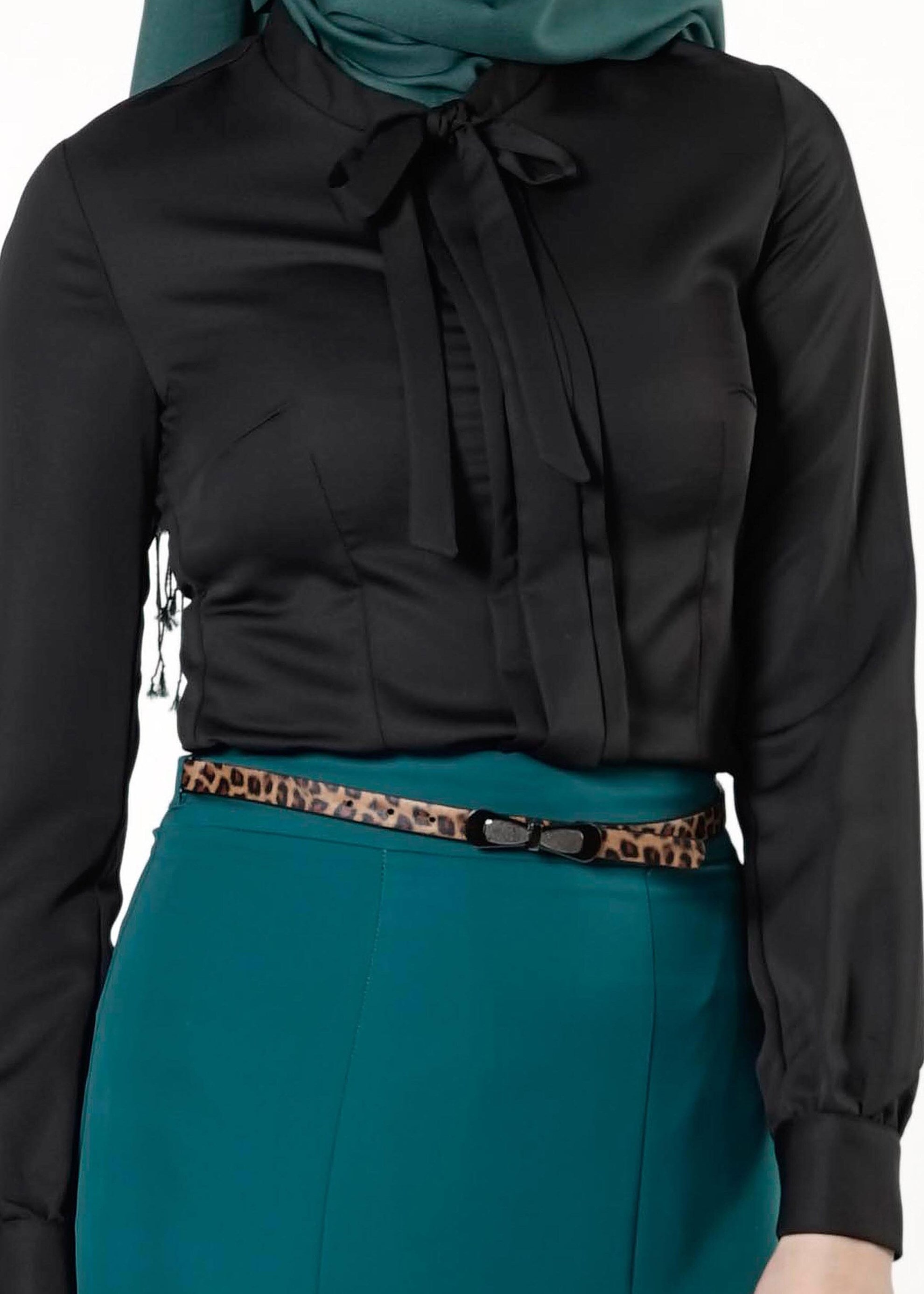 Tesettür giyim SİYAH BAĞLAMA DETAYLI BLUZ 4123 