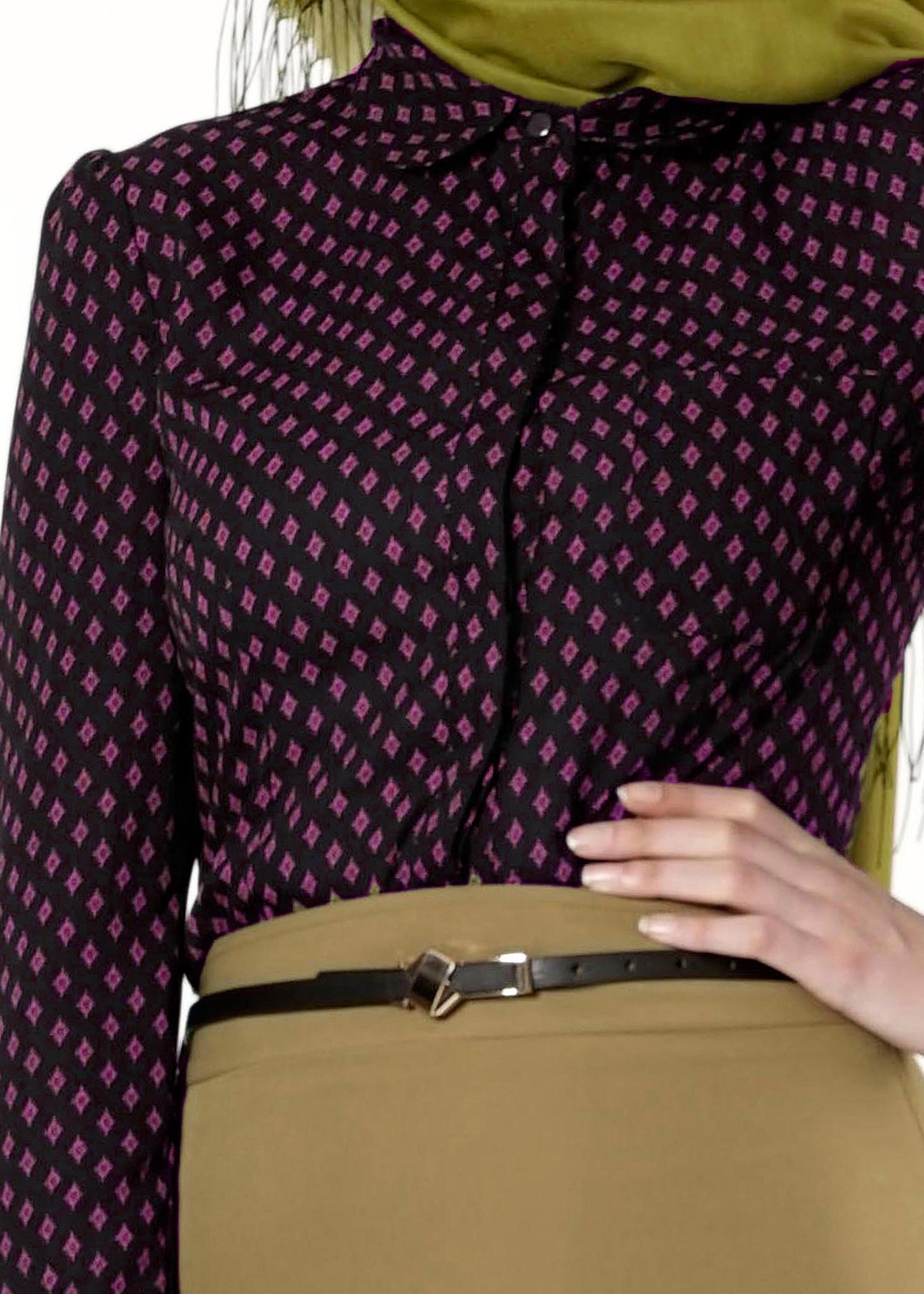 Tesettür giyim SİYAH DESENLİ DÜĞME DETAYLI BLUZ 4139