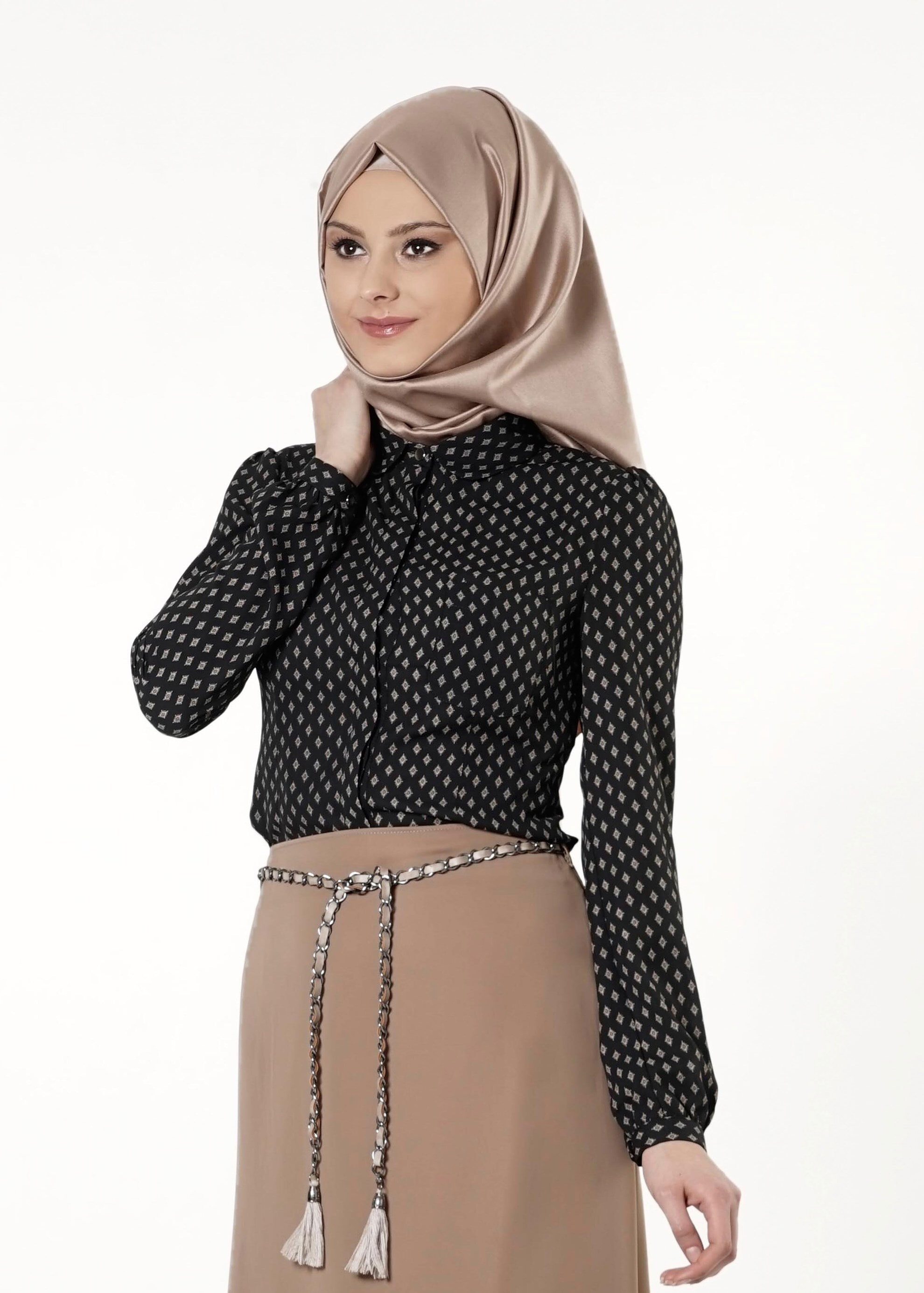Tesettür giyim SİYAH DESENLİ DÜĞME DETAYLI BLUZ 4139