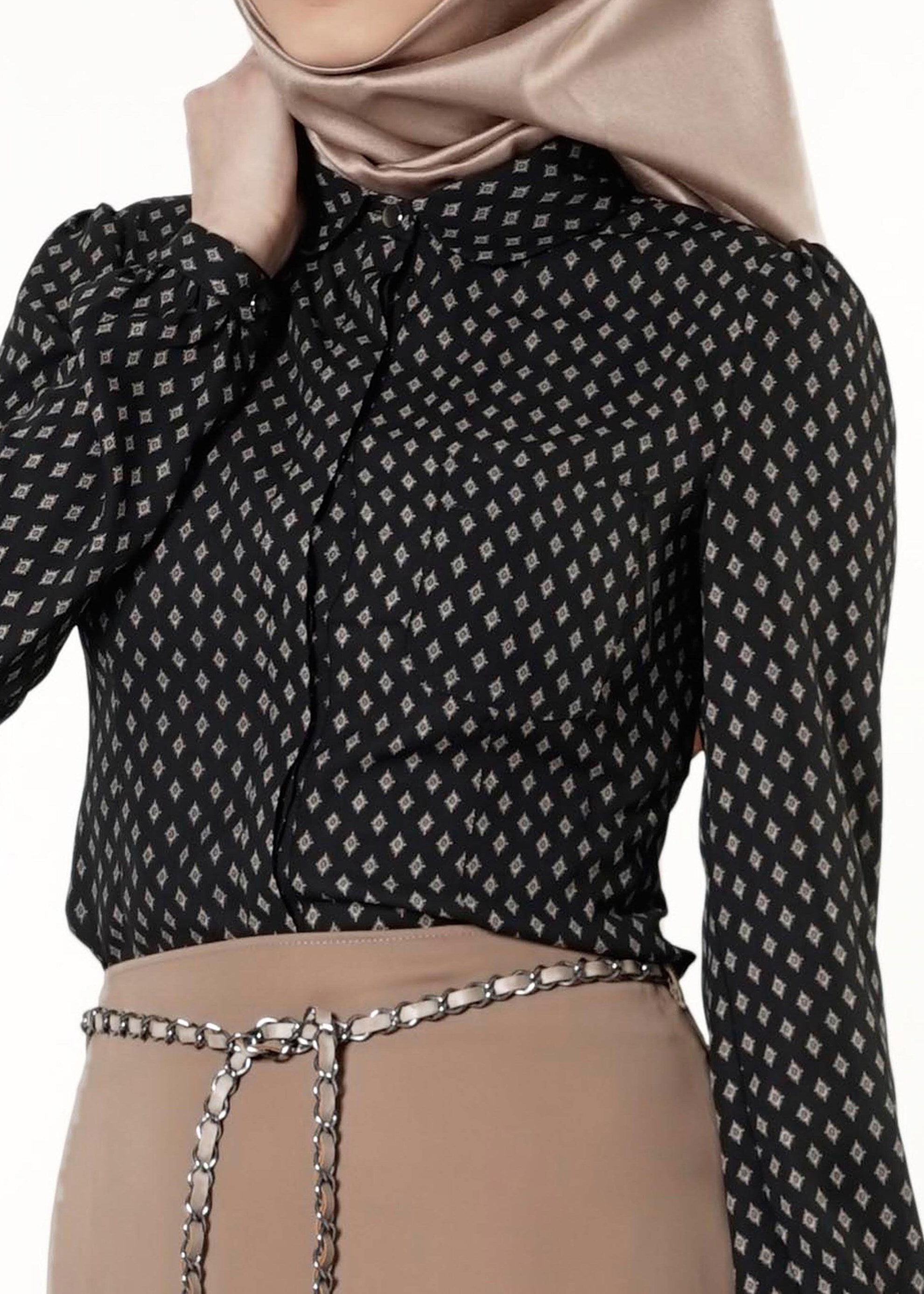 Tesettür giyim SİYAH DESENLİ DÜĞME DETAYLI BLUZ 4139