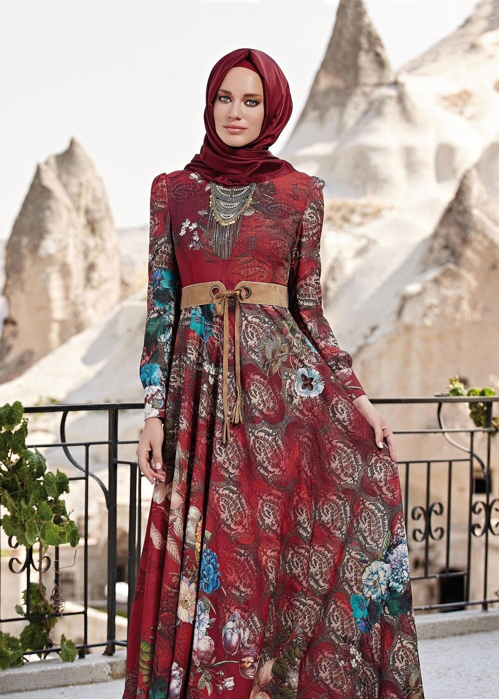 Tesettür giyim BORDO KEMER DETAYLI ÇİÇEKLİ  ELBİSE 4032 