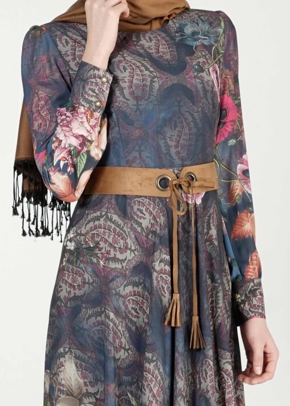 Tesettür giyim LACİVERT KEMER DETAYLI ÇİÇEKLİ  ELBİSE 4032 