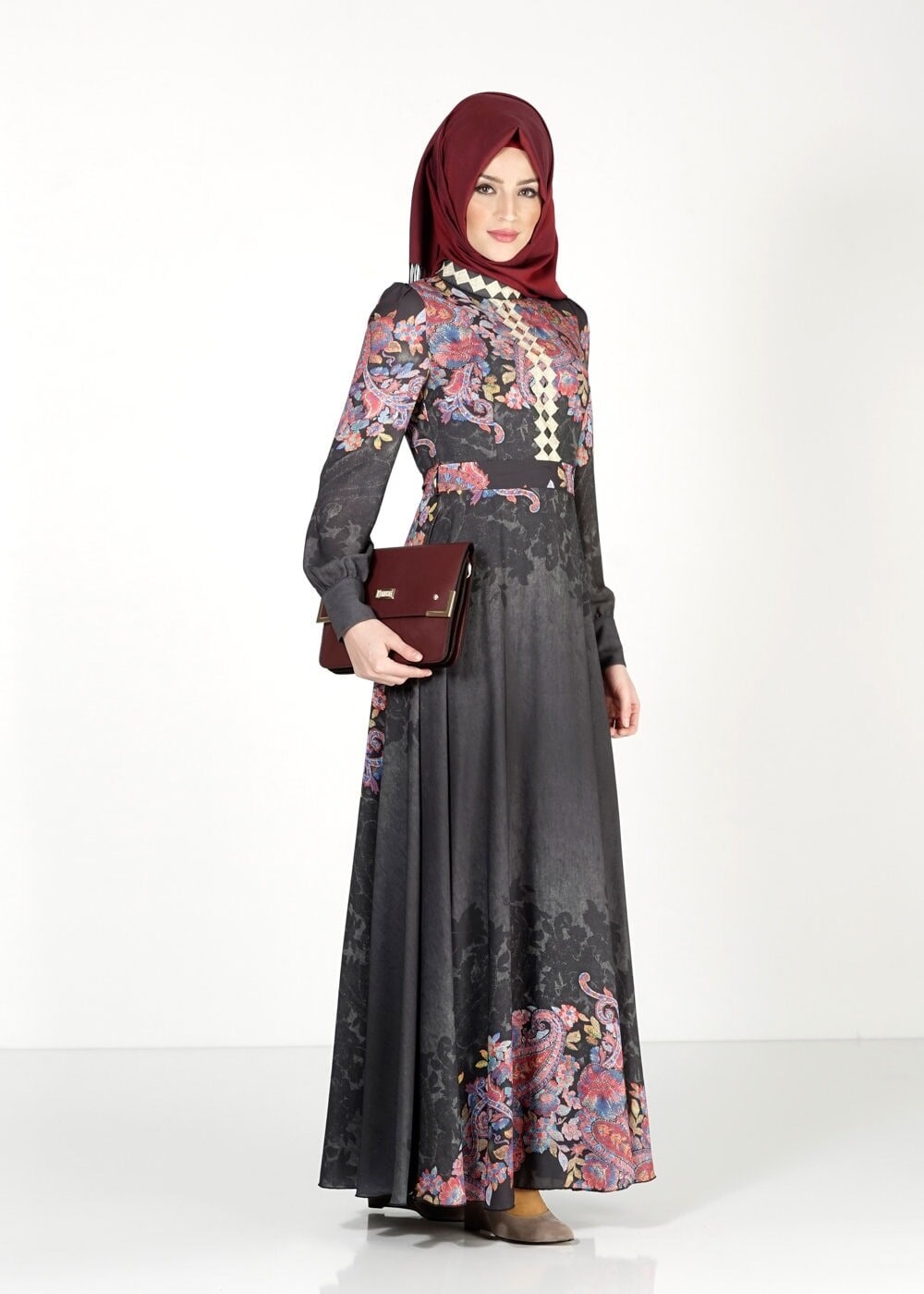 Tesettür giyim SİYAH ÇİÇEK DESENLİ ELBİSE 4057 