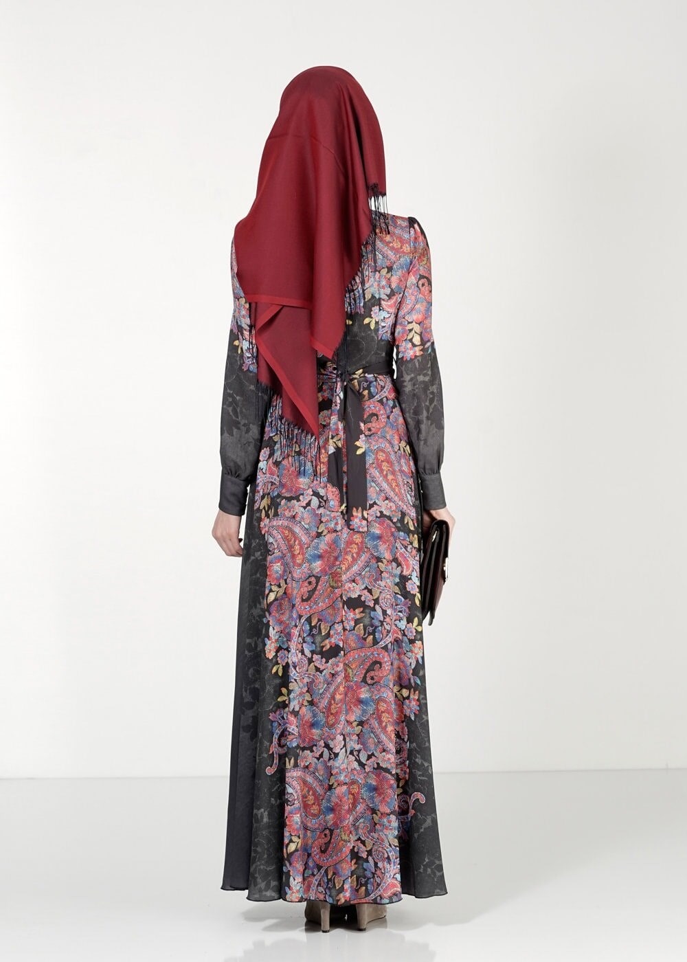 Tesettür giyim SİYAH ÇİÇEK DESENLİ ELBİSE 4057 