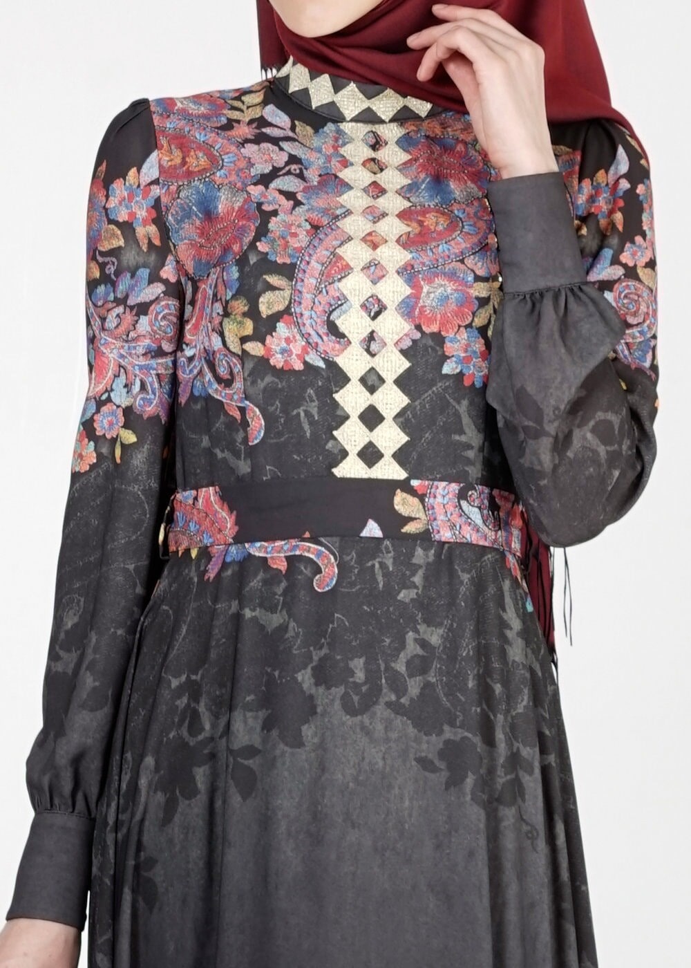 Tesettür giyim SİYAH ÇİÇEK DESENLİ ELBİSE 4057 
