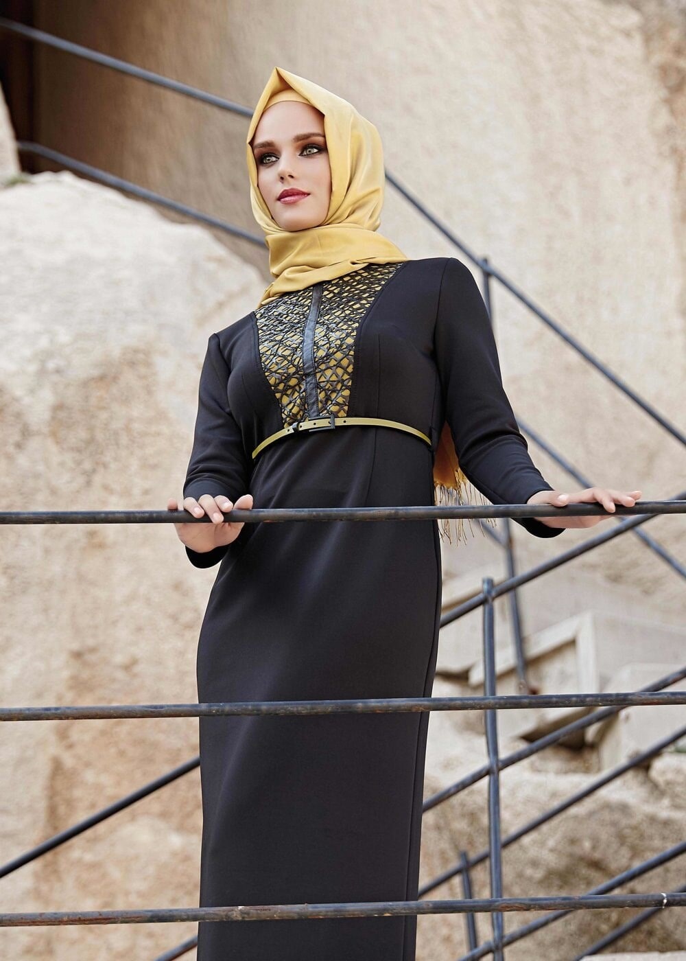 Tesettür giyim SİYAH FERMUARLI GÜPÜRLÜ ELBİSE 4073 