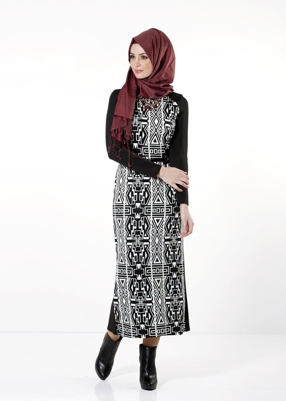 Tesettür giyim SİYAH DESENLİ ELBİSE 4112 