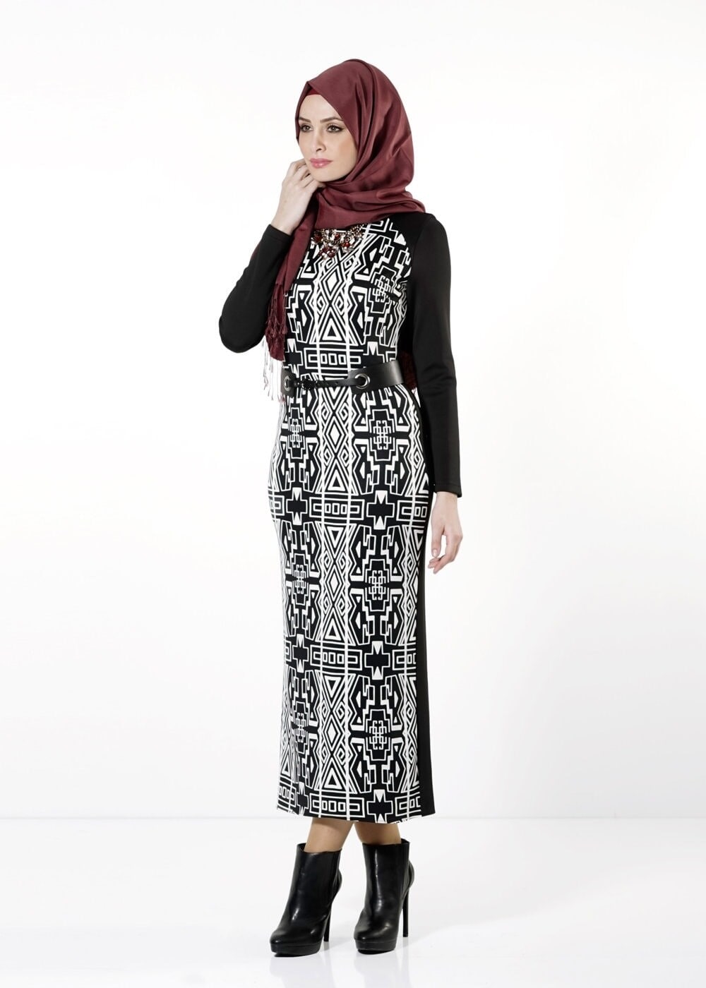 Tesettür giyim SİYAH DESENLİ ELBİSE 4112 