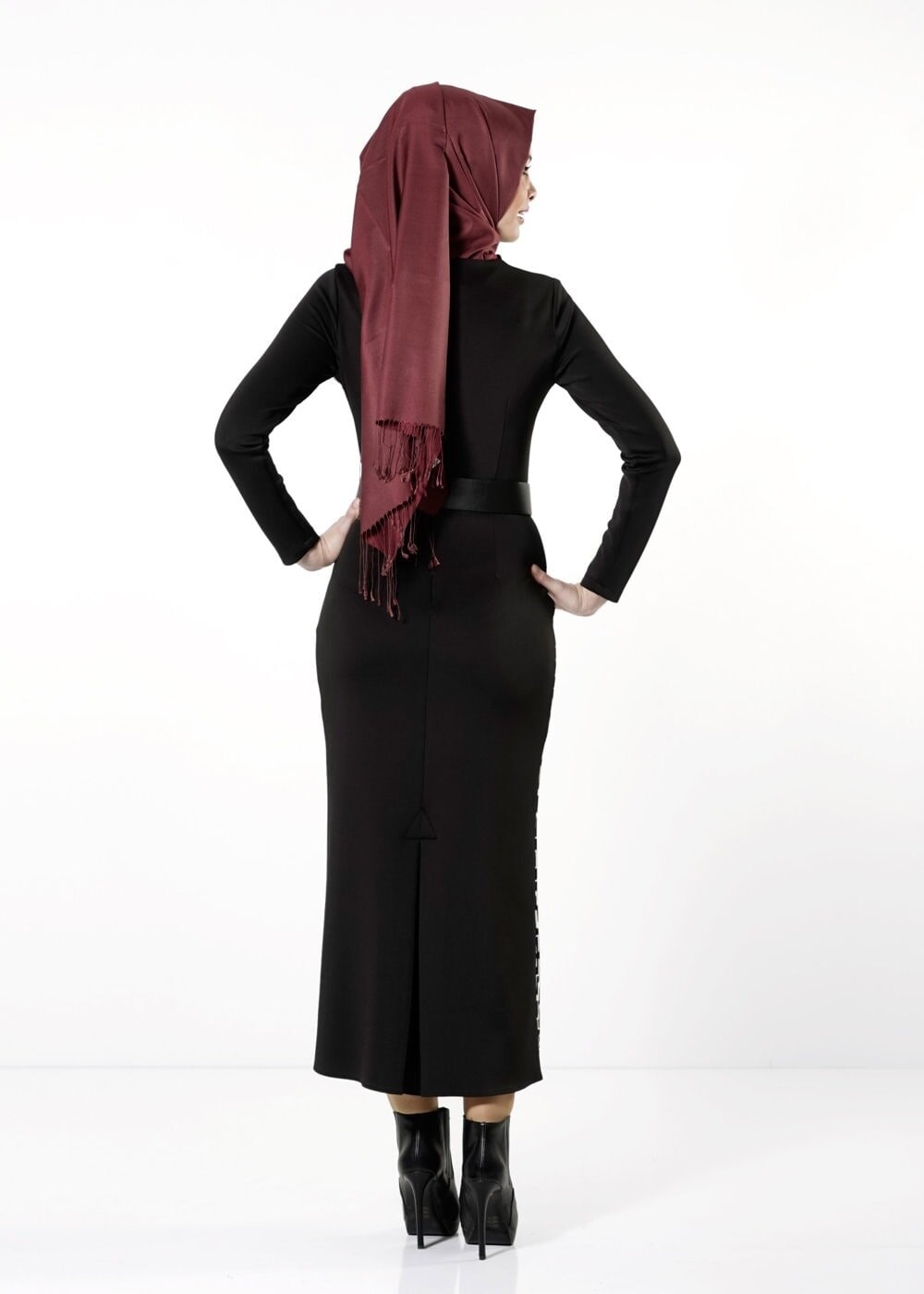 Tesettür giyim SİYAH DESENLİ ELBİSE 4112 