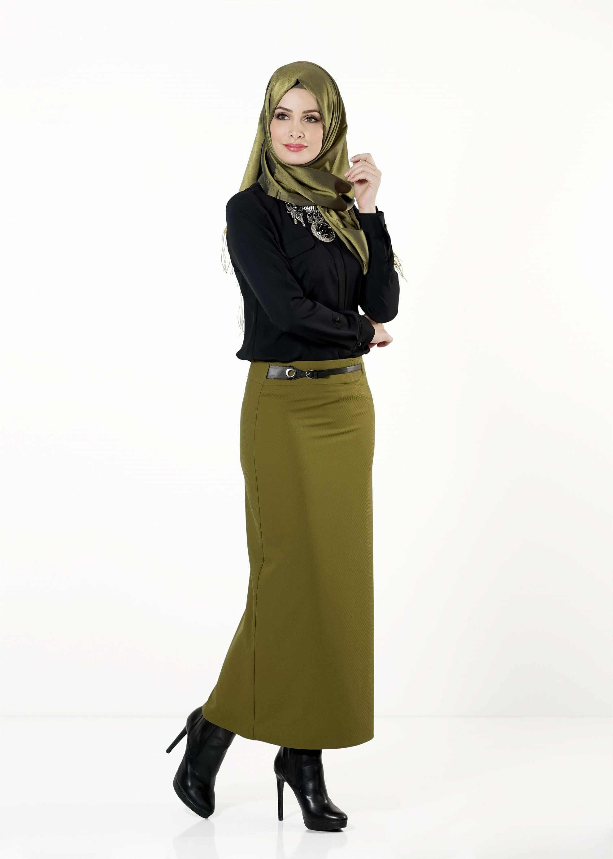 Tesettür giyim YEŞİL KEMER DETAYLI DÜZ KESİM ETEK 6772 