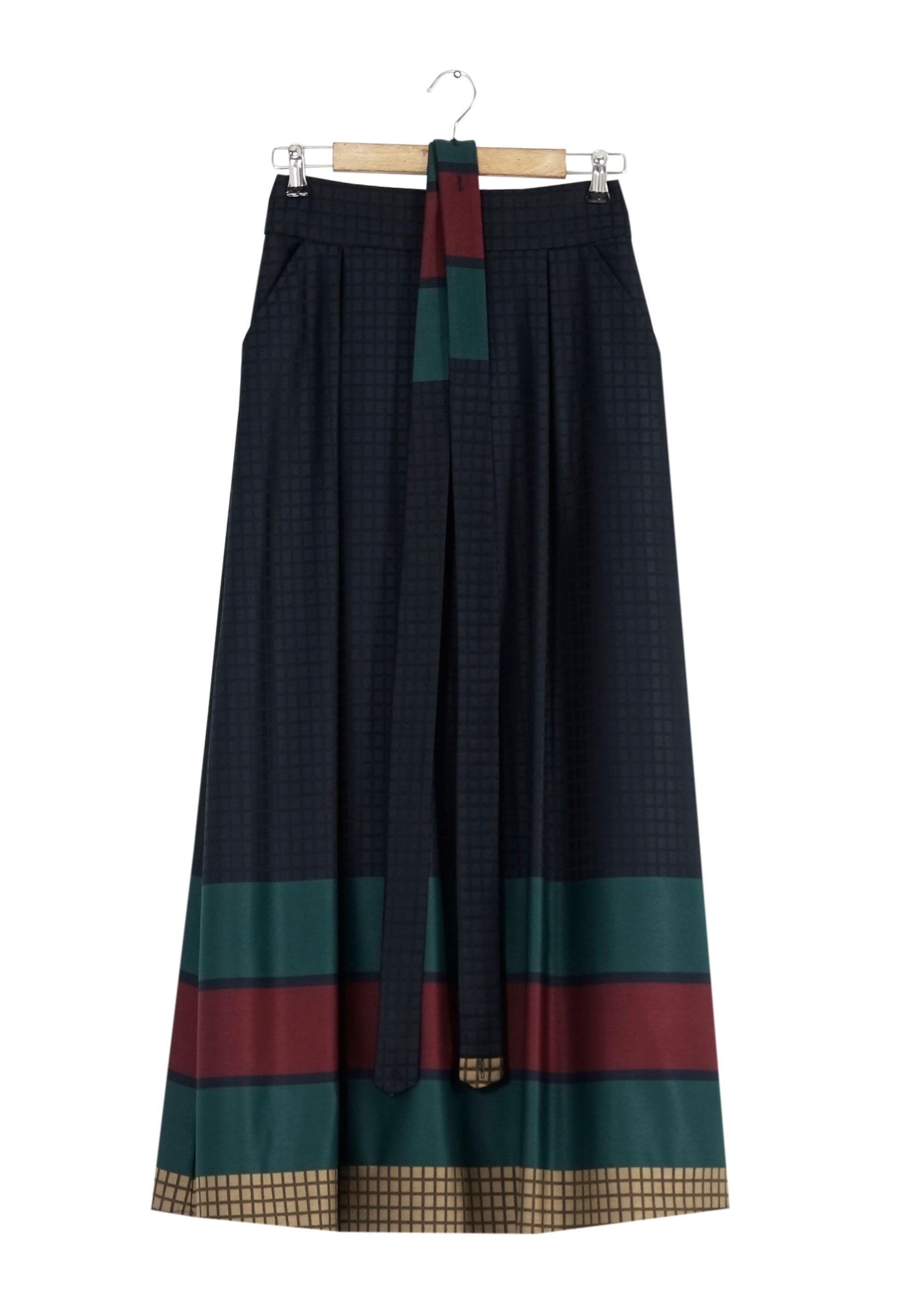 Tesettür giyim LACİVERT DESENLİ ASKILI ETEK 6783 