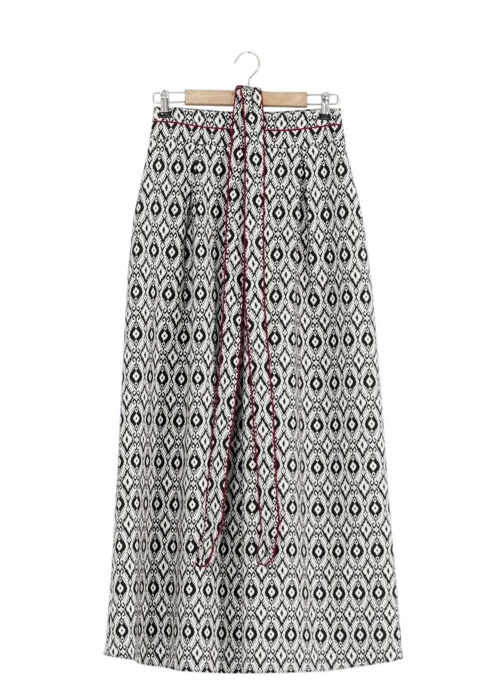 Tesettür giyim SİYAH DESENLİ ASKILI ETEK 6800 