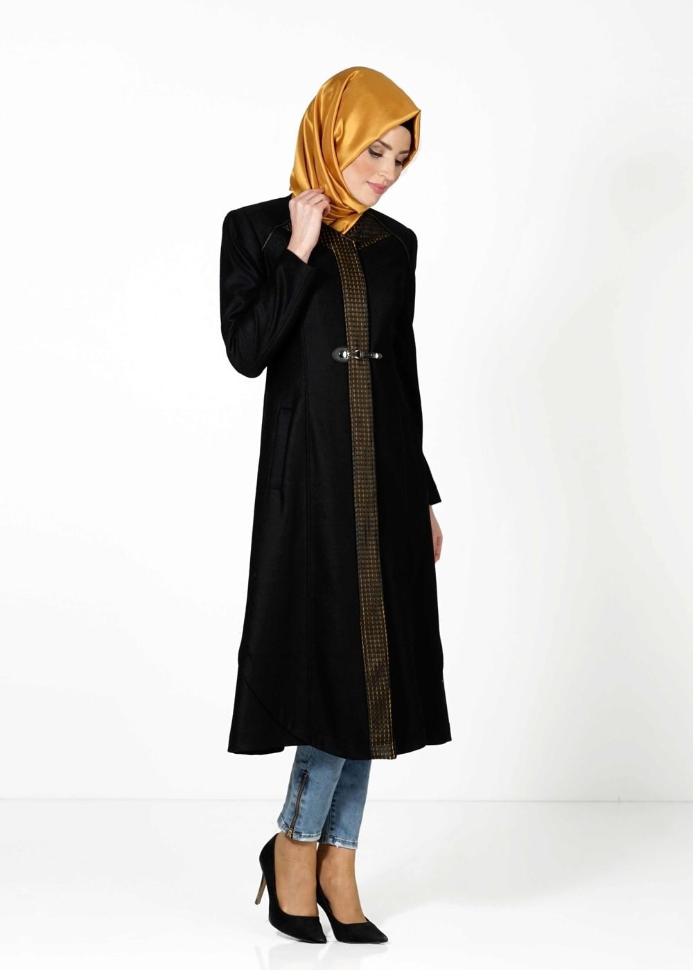 Tesettür giyim SİYAH ÖNÜ TOKA DETAYLI KABAN 9351 