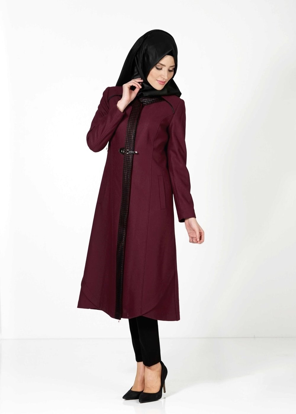 Tesettür giyim BORDO ÖNÜ TOKA DETAYLI KABAN 9351 