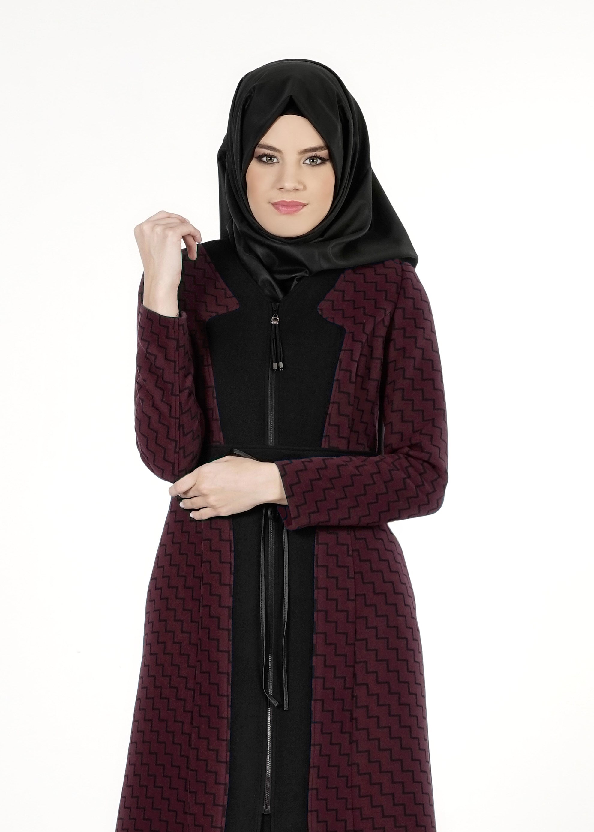 Tesettür giyim BORDO BELİ İP DETAYLI KENDİNDEN DESENLİ KABAN 9364