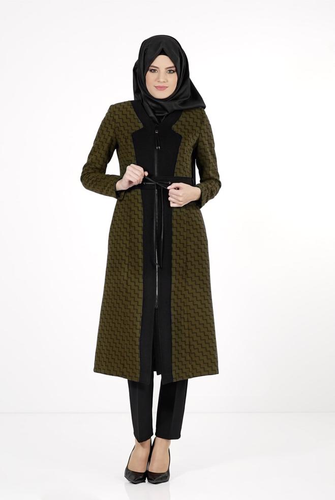 Tesettür giyim HAKİ BELİ İP DETAYLI KENDİNDEN DESENLİ KABAN 9364 - ALVİNA