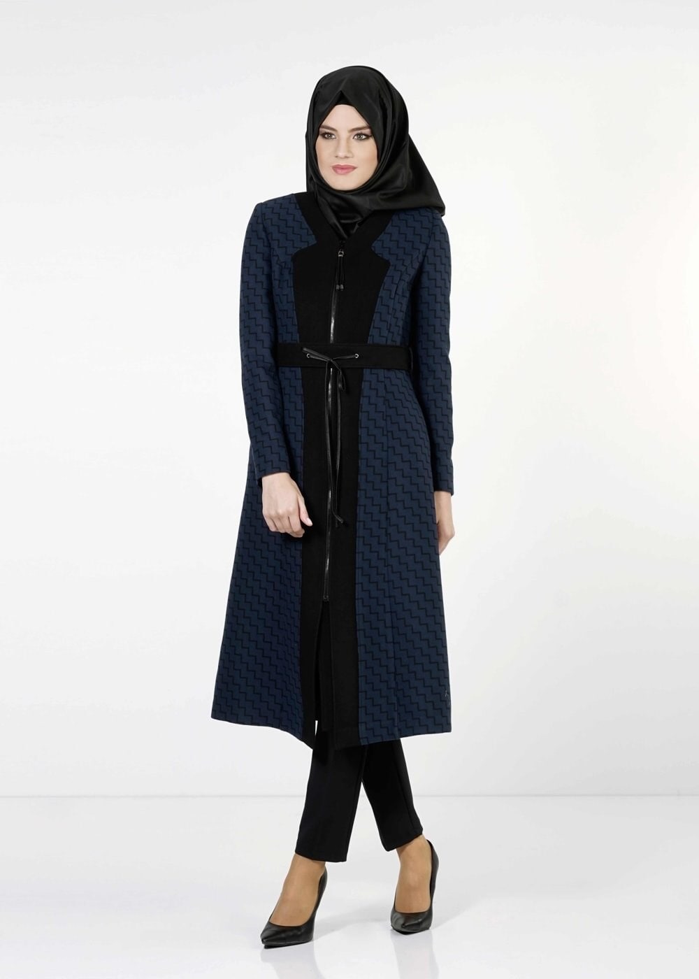 Tesettür giyim LACİVERT BELİ İP DETAYLI KENDİNDEN DESENLİ KABAN 9364