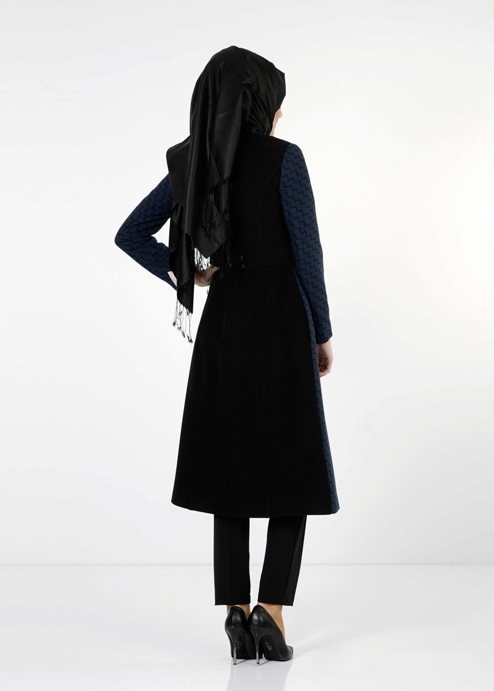 Tesettür giyim LACİVERT BELİ İP DETAYLI KENDİNDEN DESENLİ KABAN 9364