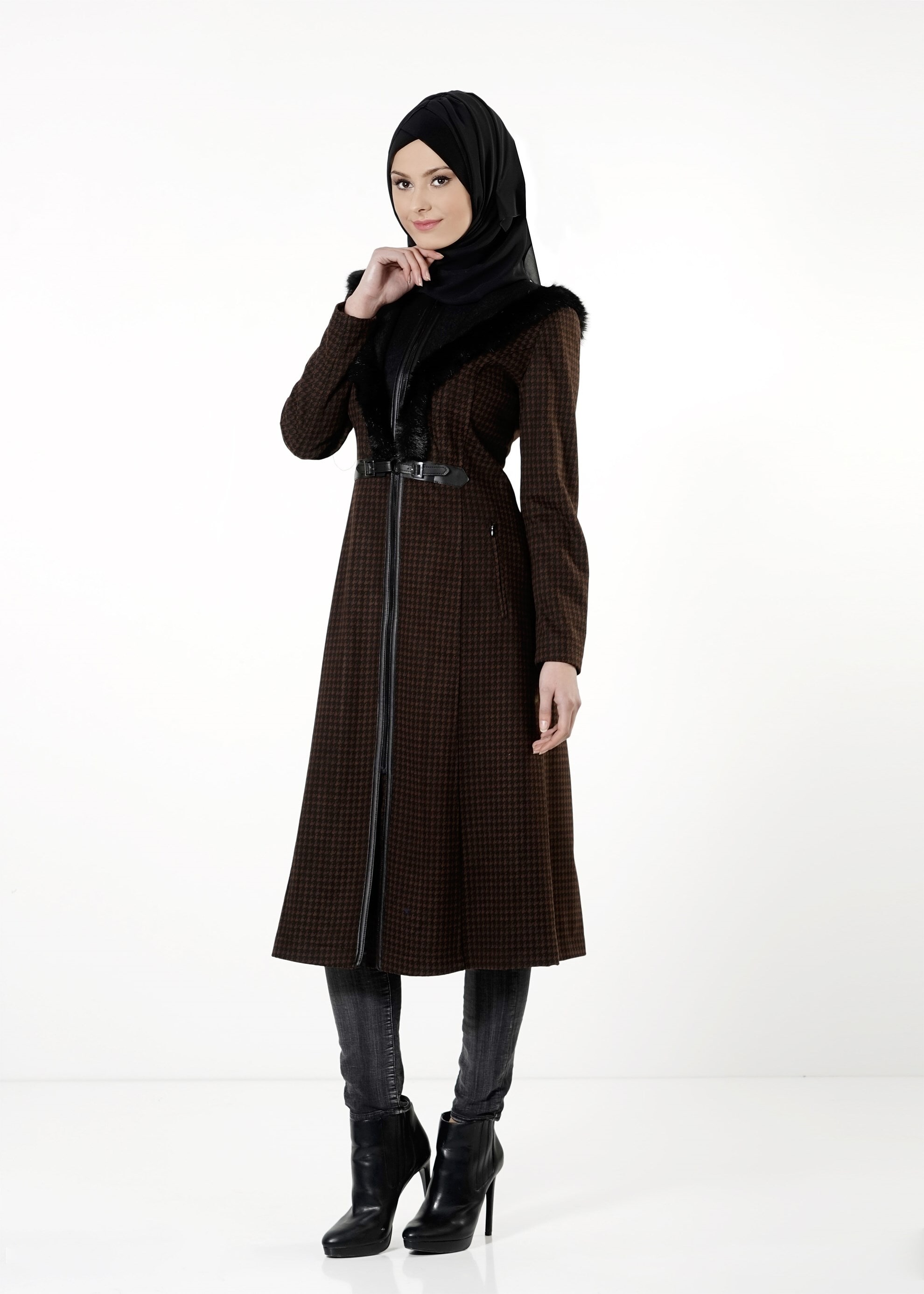 Tesettür giyim KAHVE KÜRK DETAYLI KAZAYAĞI DESEN KABAN 9365 