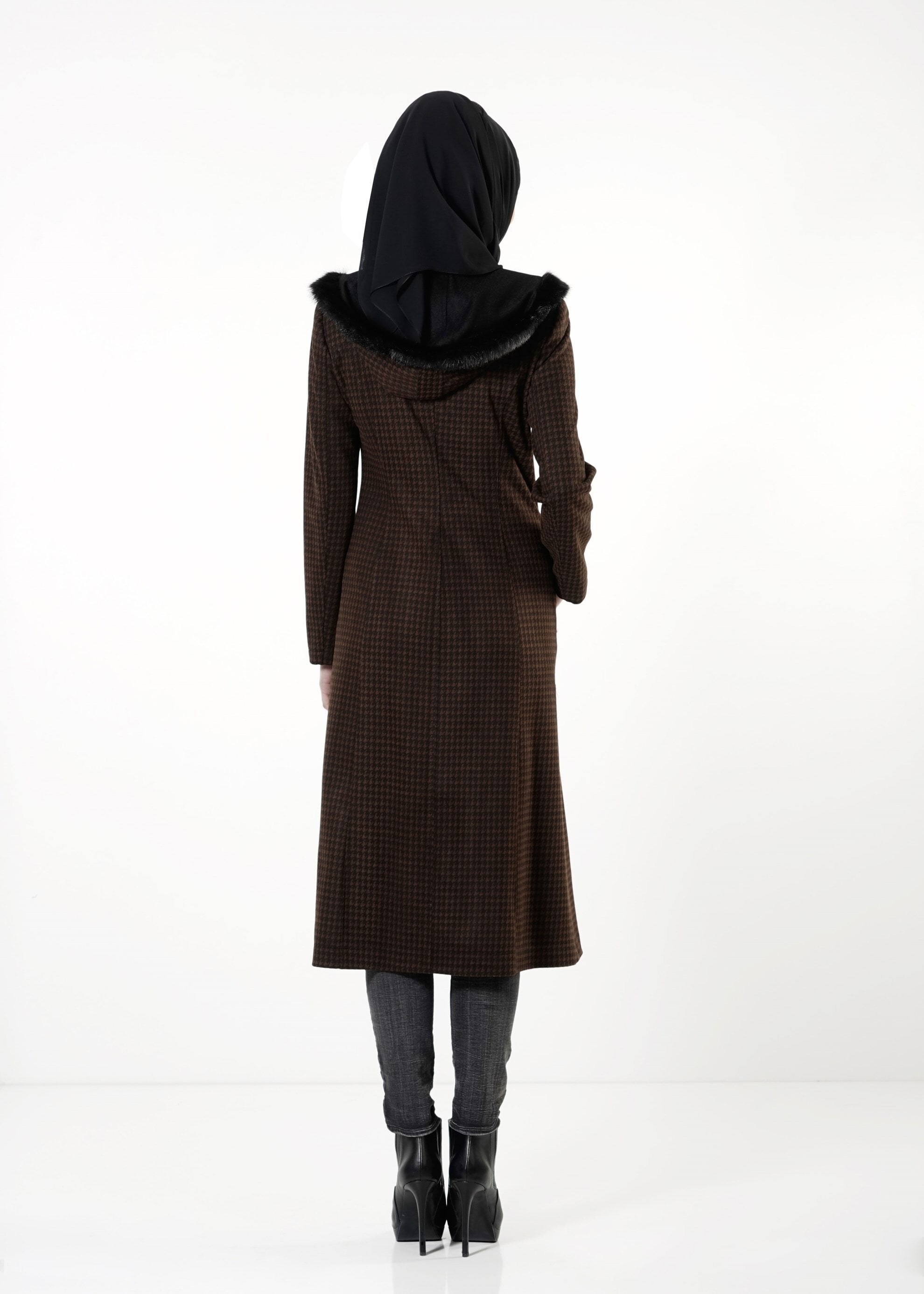 Tesettür giyim KAHVE KÜRK DETAYLI KAZAYAĞI DESEN KABAN 9365 