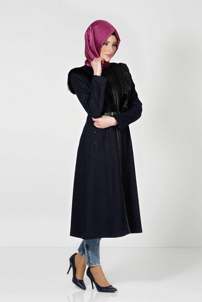 Tesettür giyim LACİVERT KÜRK DETAYLI KAZAYAĞI DESEN KABAN 9365  - ALVİNA