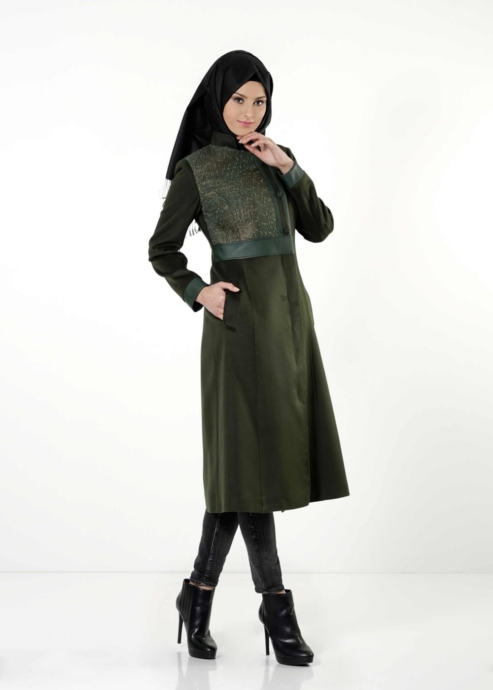 Tesettür giyim YEŞİL DÜĞMELİ KABAN 9427 