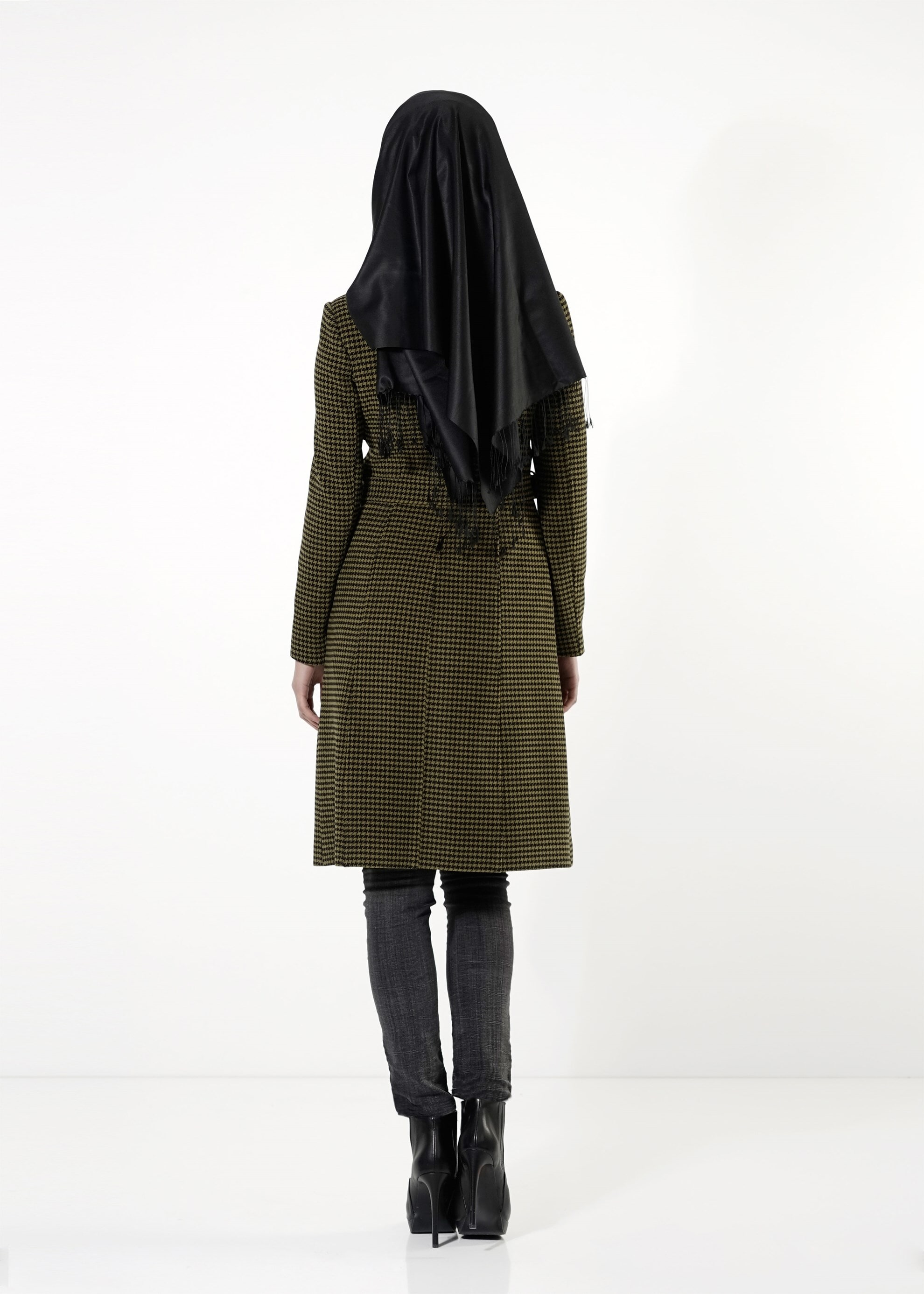 Tesettür giyim SİYAH KAZAYAĞI DESENLİ KABAN 9430 