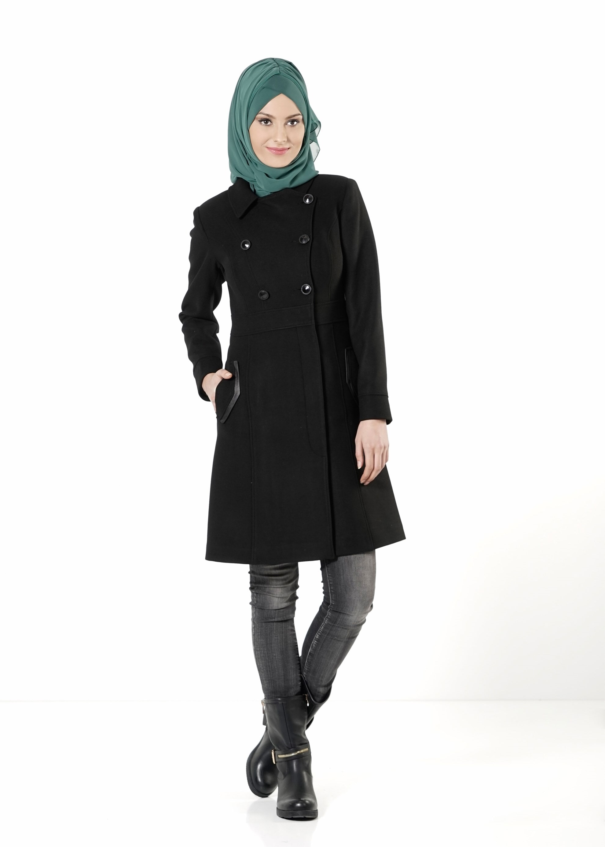 Tesettür giyim SİYAH DÜĞMELİ KABAN 9432 