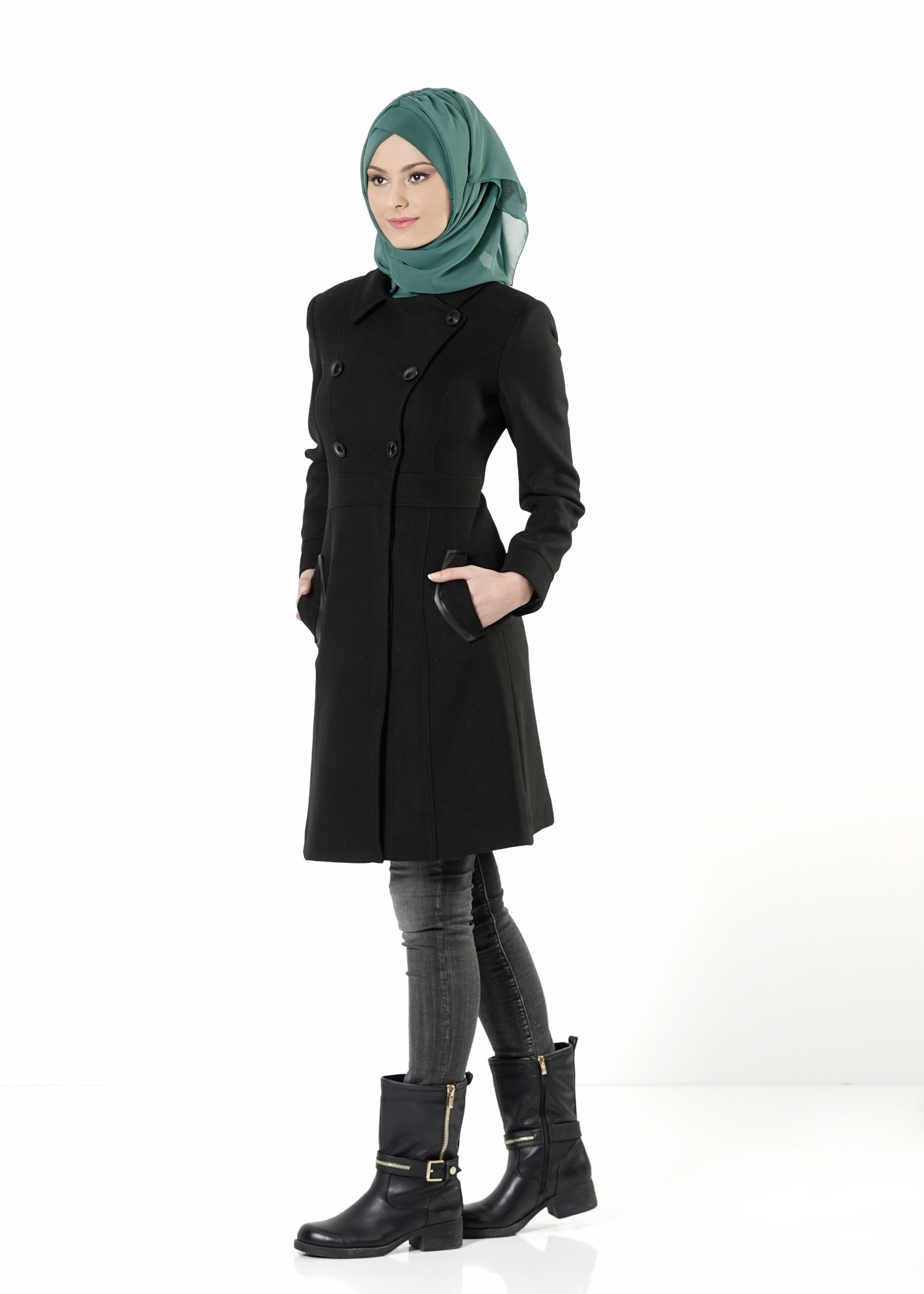 Tesettür giyim SİYAH DÜĞMELİ KABAN 9432 